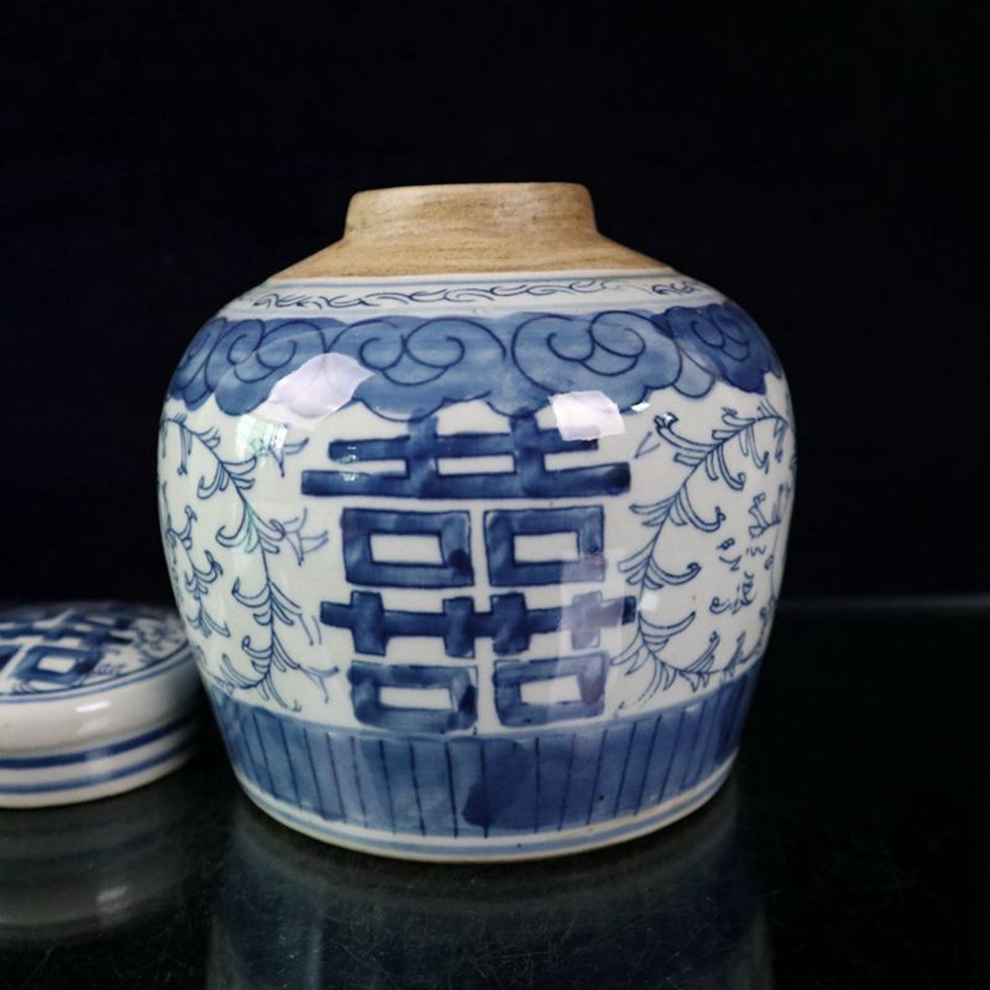 Ceramic blue and white double happiness entangled branch lotus patterned lid jar
