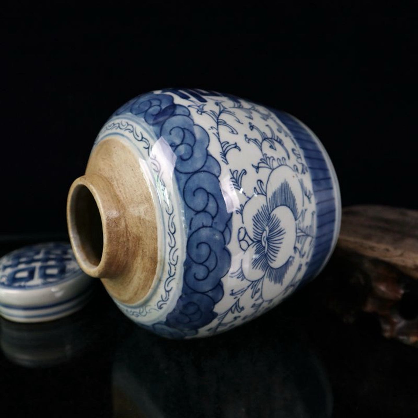 Ceramic blue and white double happiness entangled branch lotus patterned lid jar