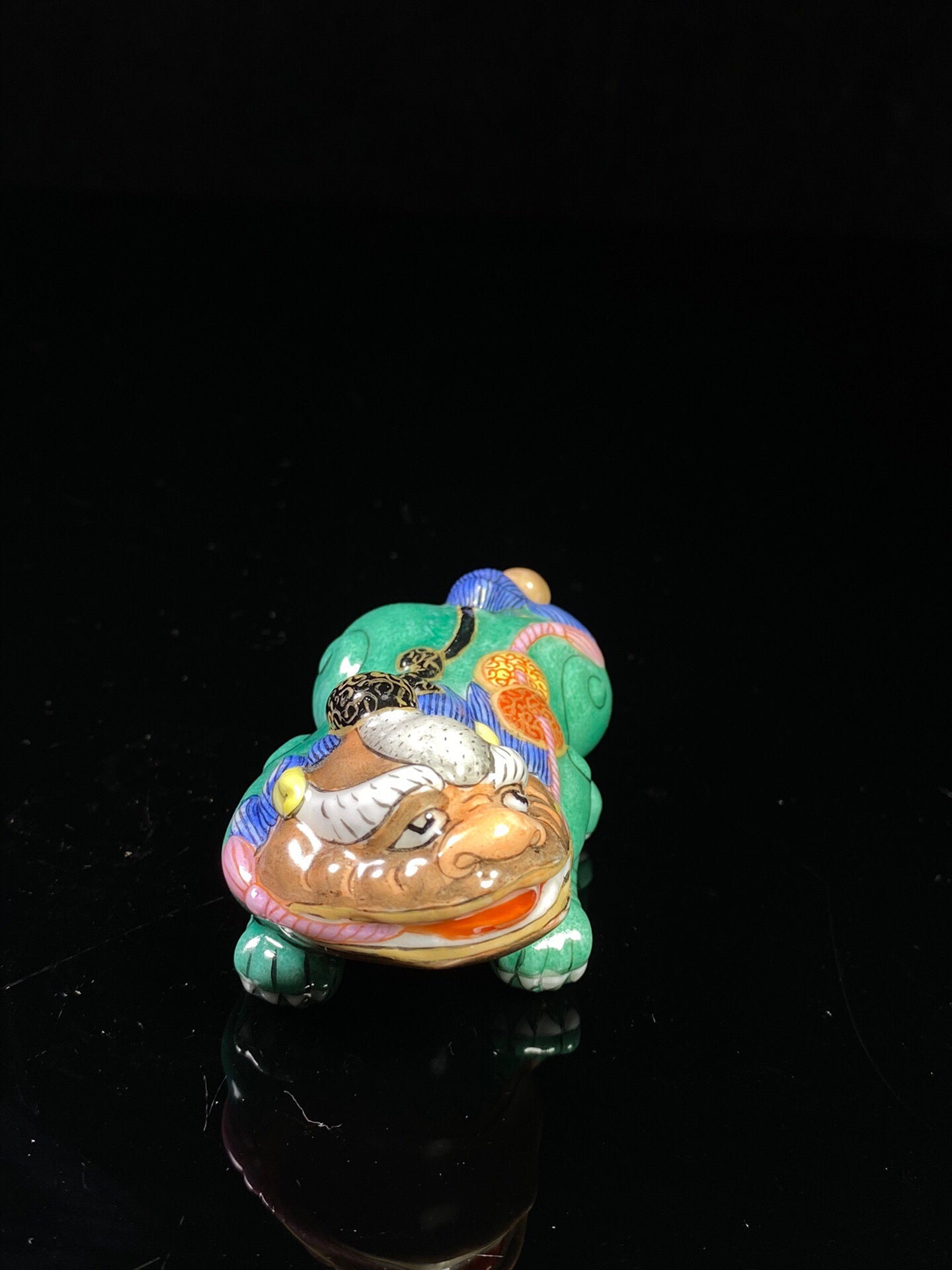 Chinese antique porcelain body painting enamel colored Pixiu shaped snuff bottle