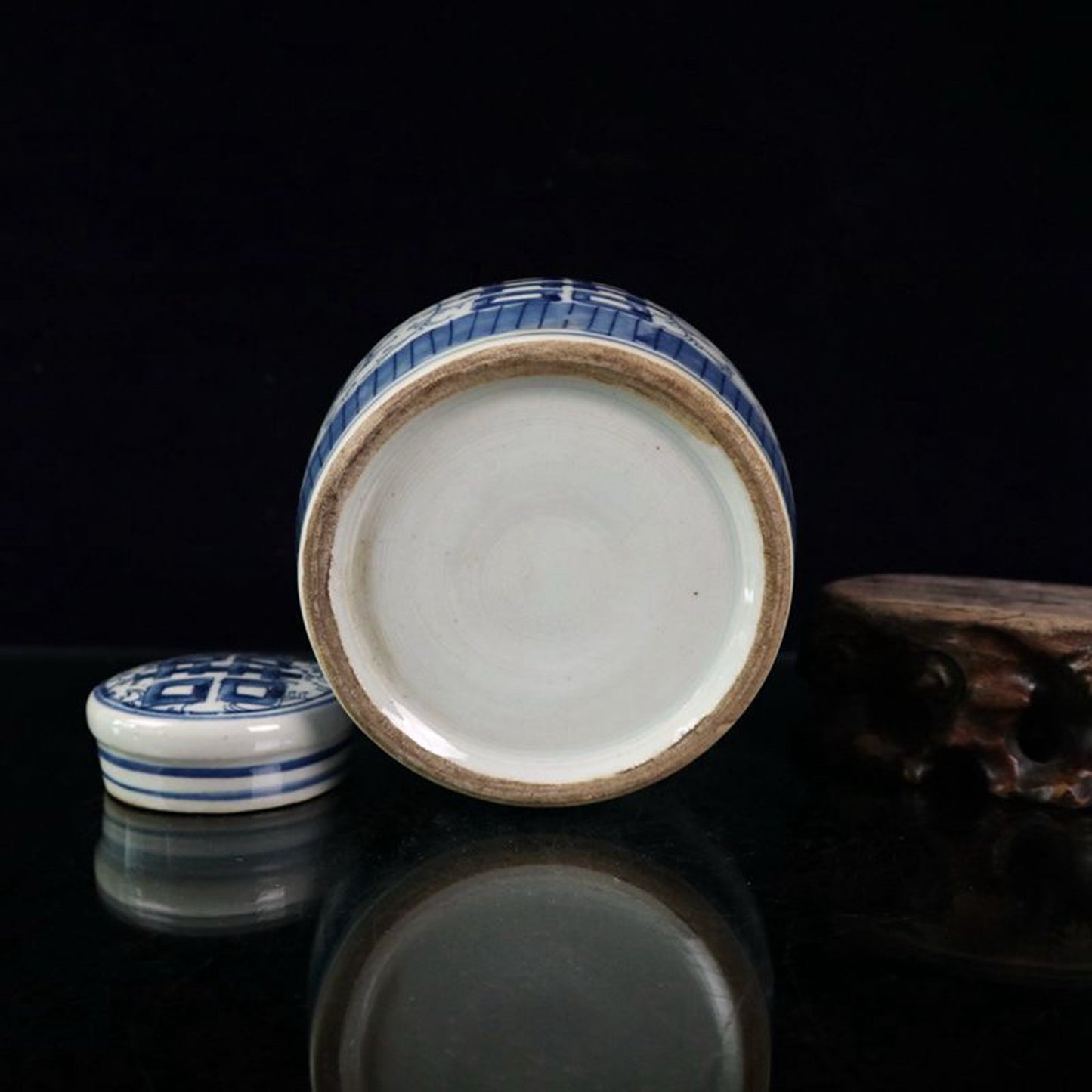 Ceramic blue and white double happiness entangled branch lotus patterned lid jar