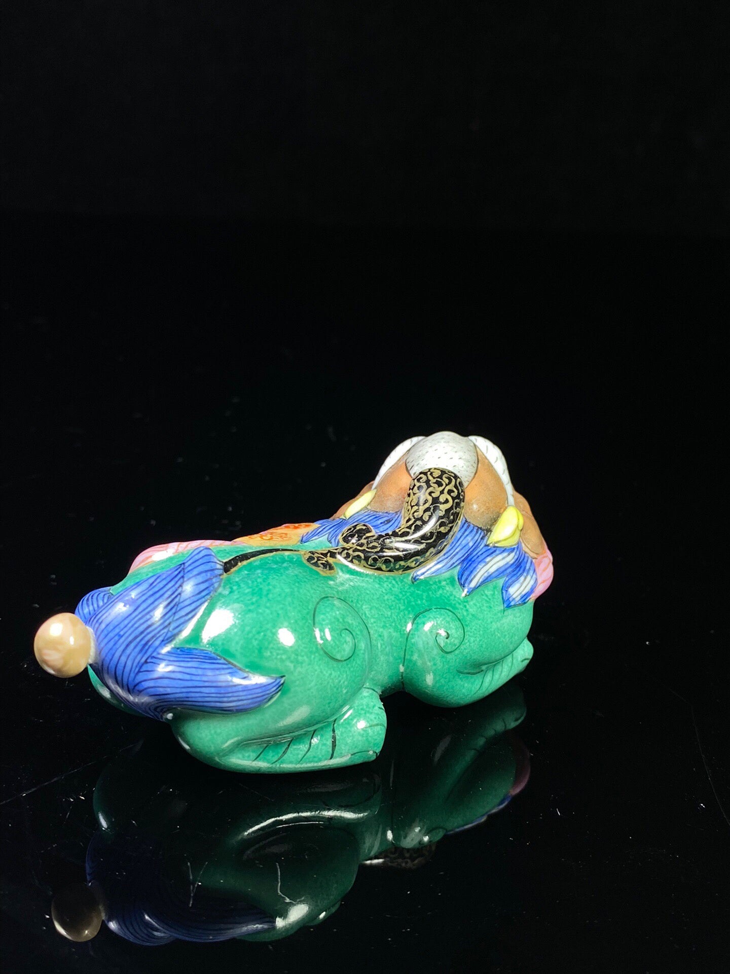 Chinese antique porcelain body painting enamel colored Pixiu shaped snuff bottle