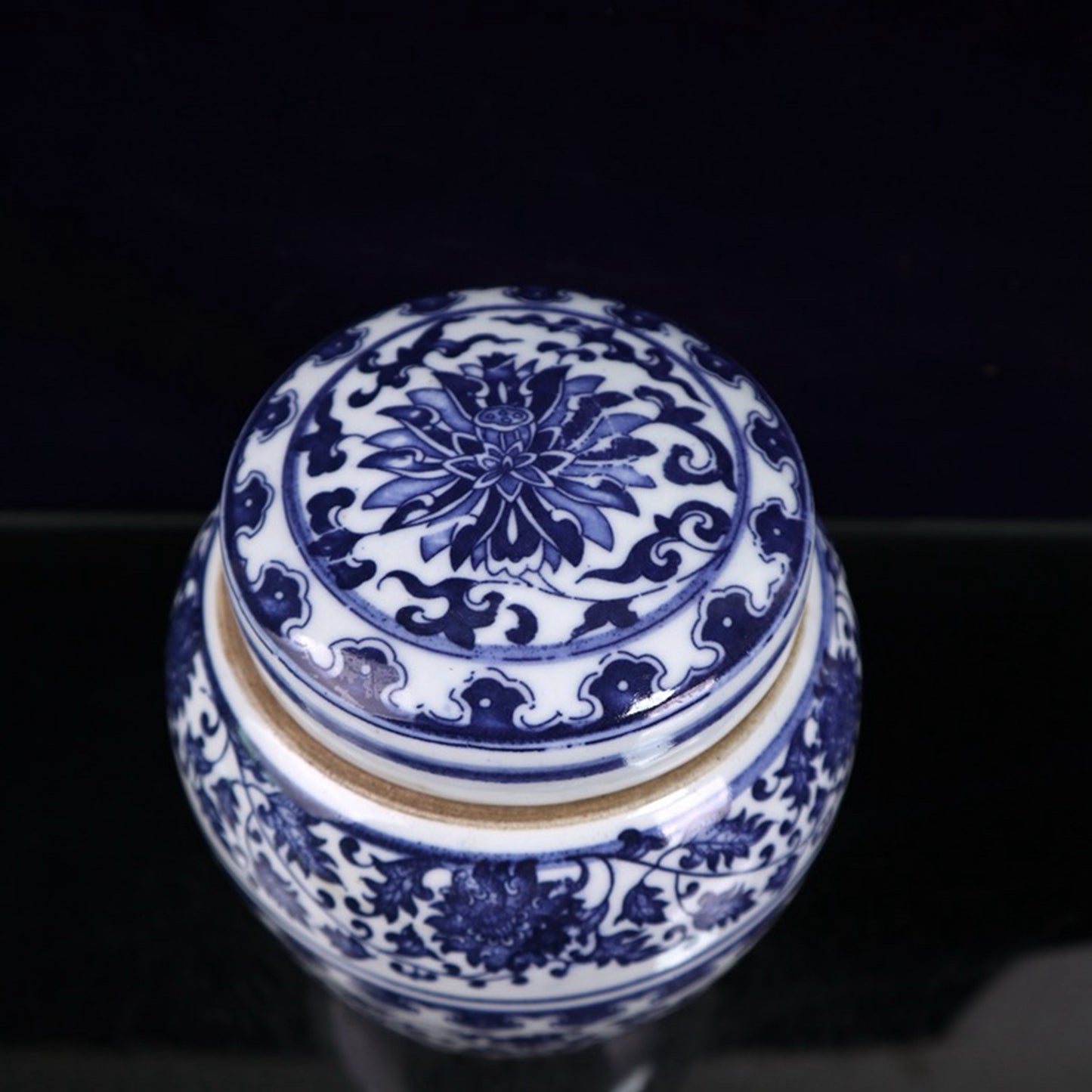 Ceramic blue and white entangled branch lotus patterned lid jar