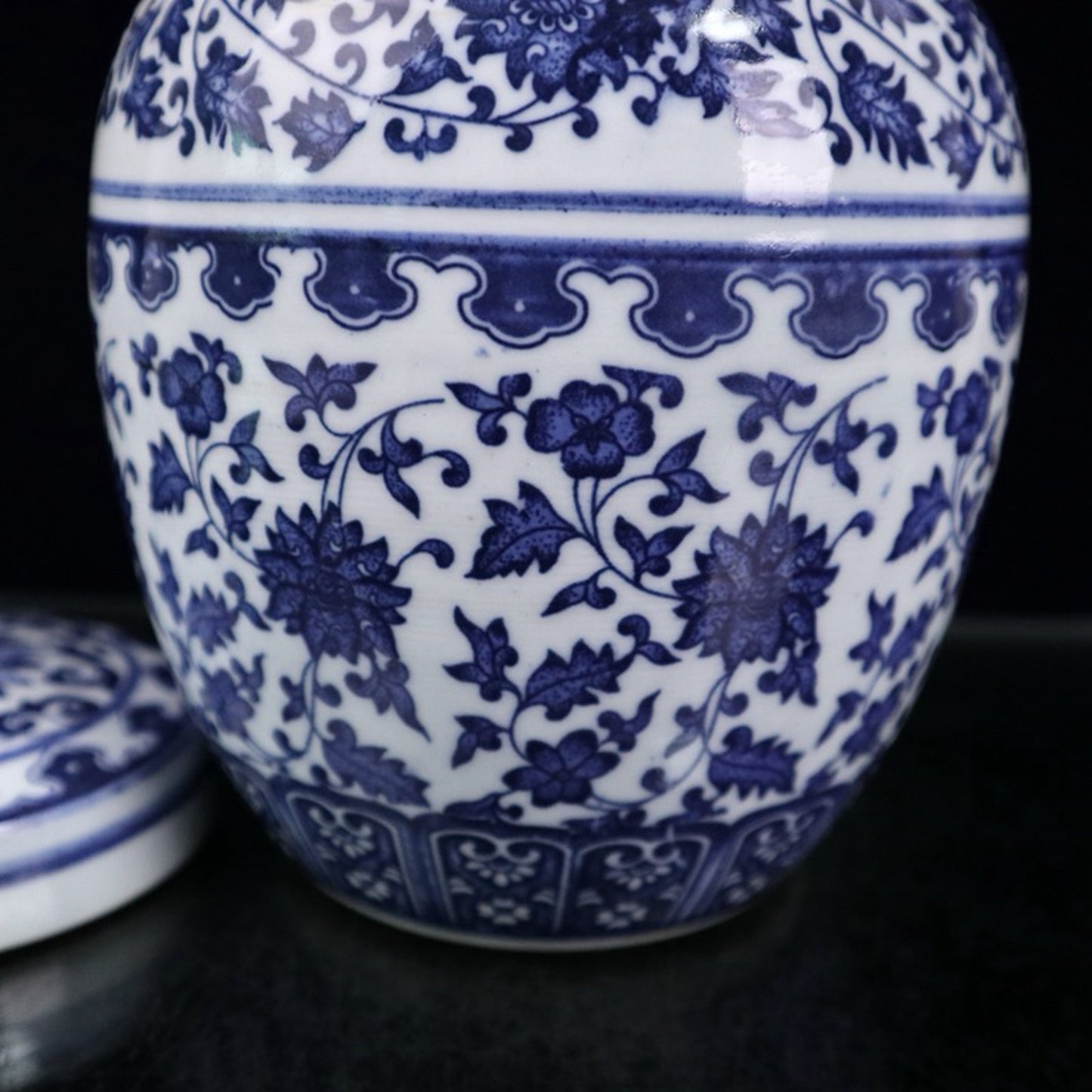 Ceramic blue and white entangled branch lotus patterned lid jar