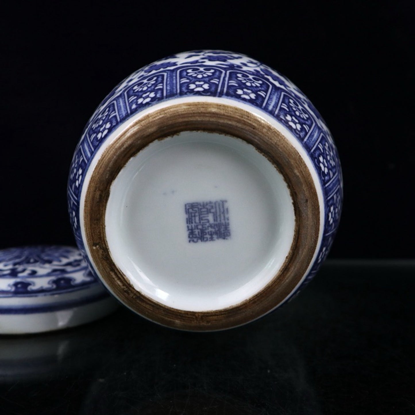 Ceramic blue and white entangled branch lotus patterned lid jar