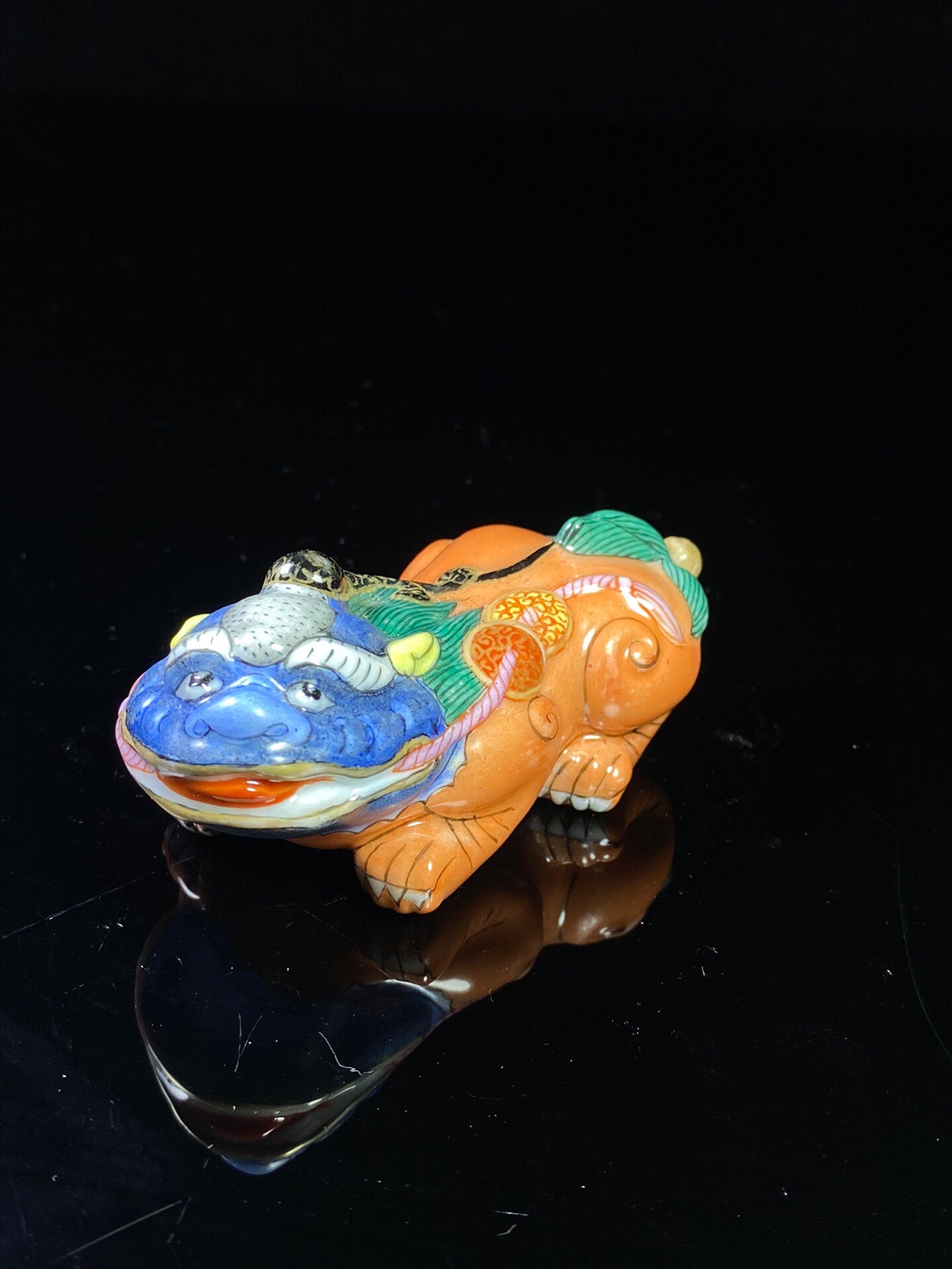 Chinese antique porcelain body painting enamel colored Pixiu shaped snuff bottle
