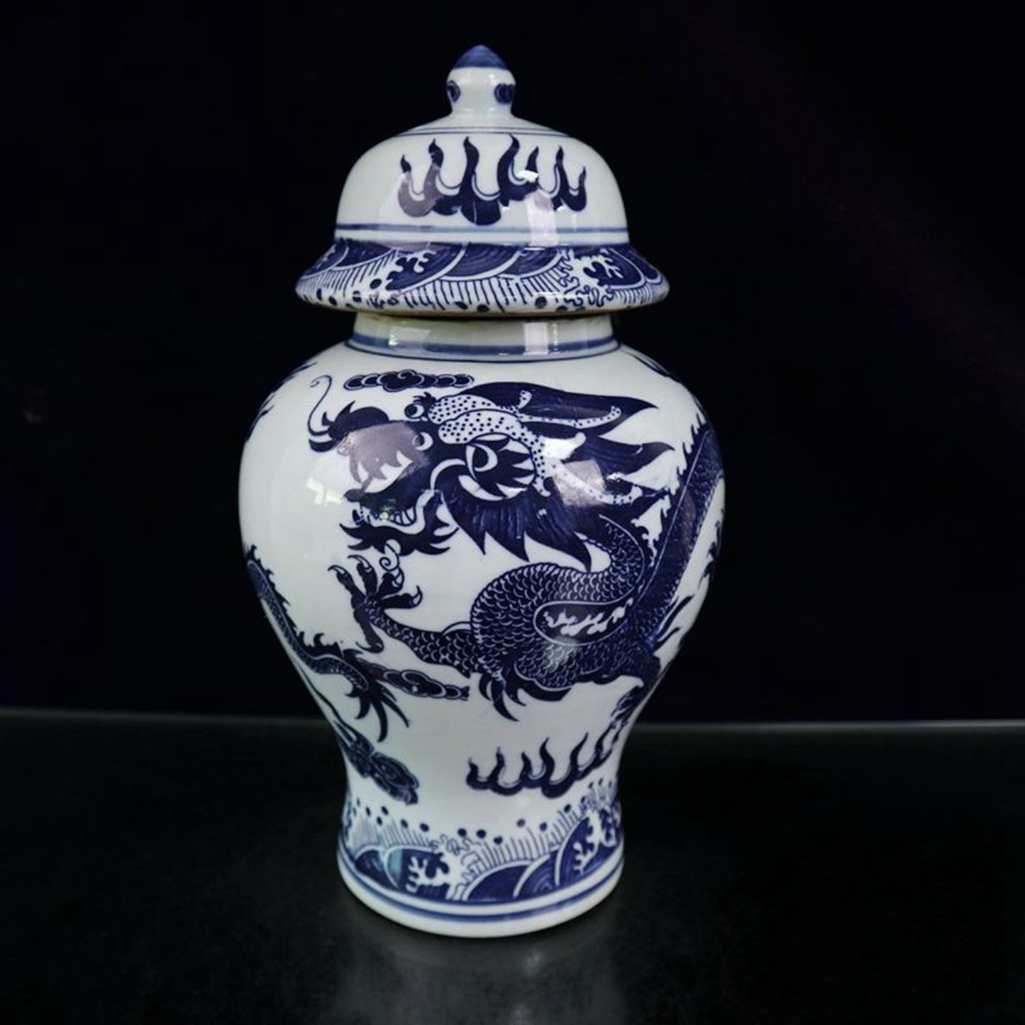 Ceramic blue and white dragon patterned general jar