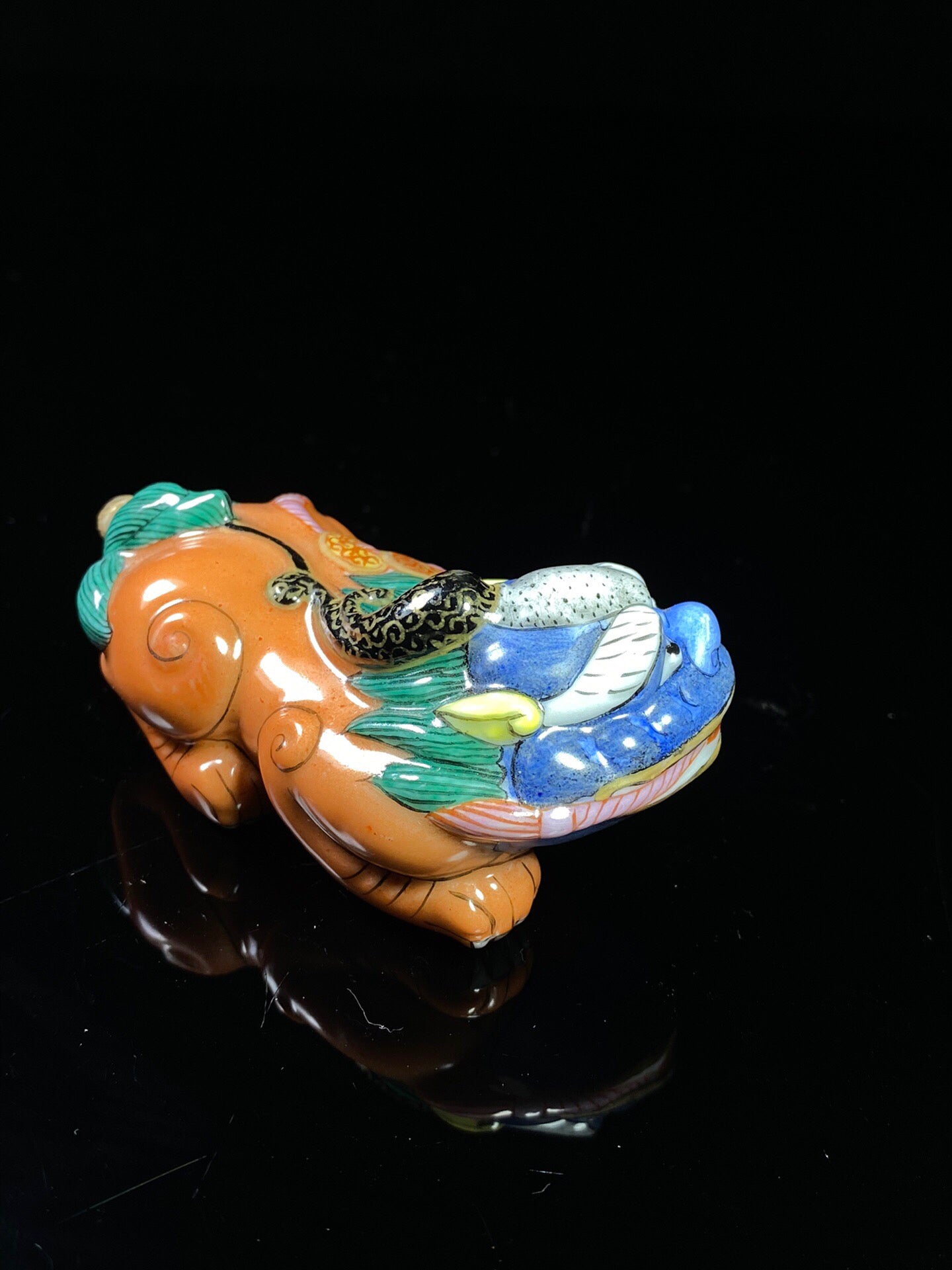 Chinese antique porcelain body painting enamel colored Pixiu shaped snuff bottle