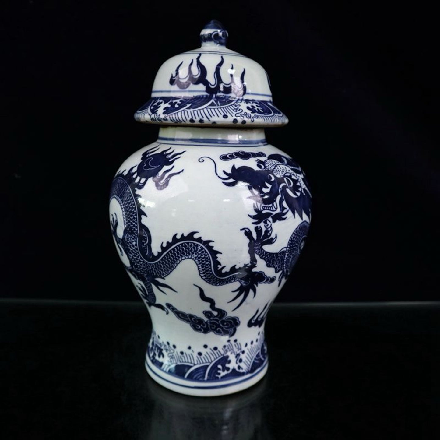 Ceramic blue and white dragon patterned general jar