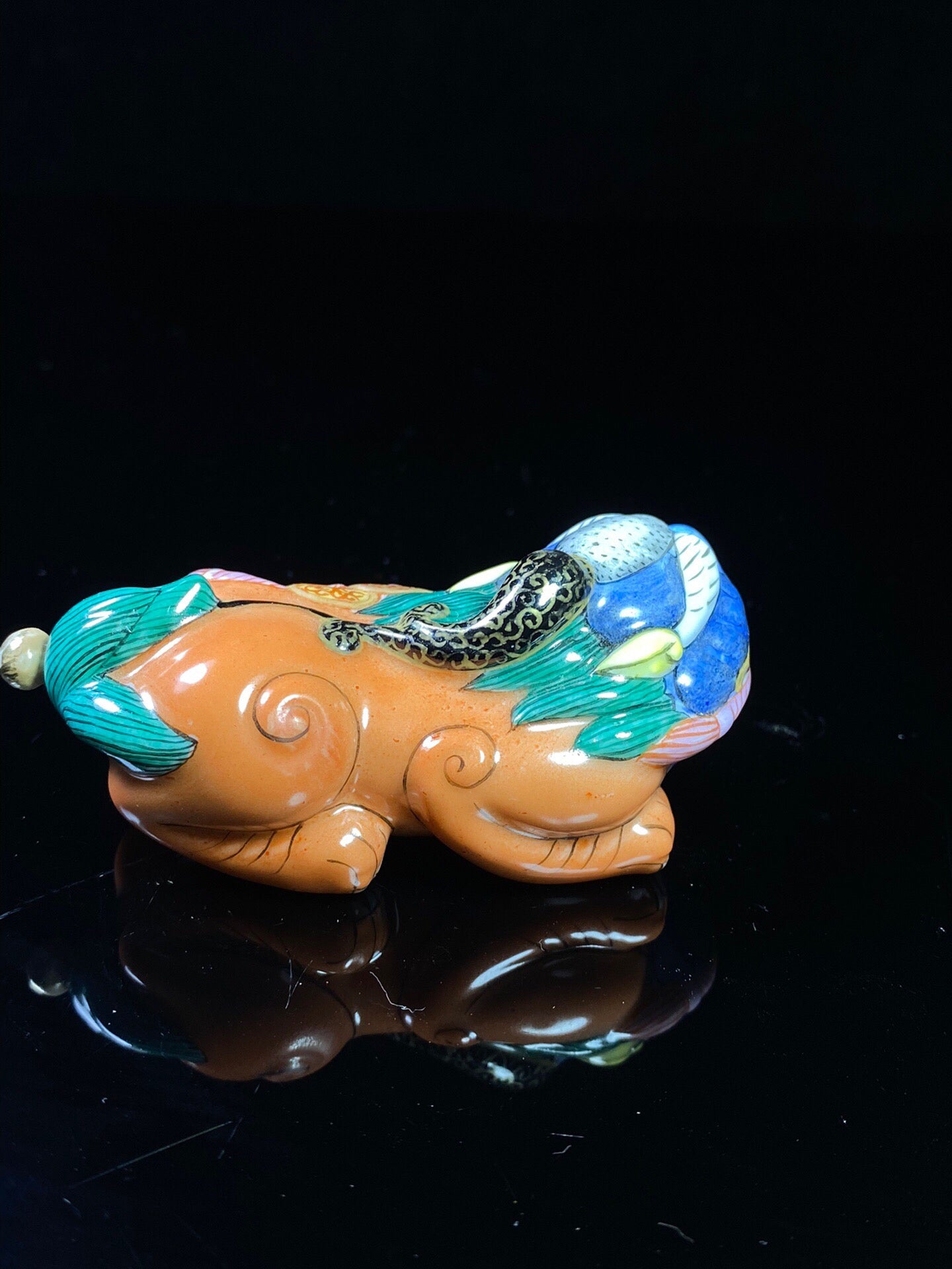 Chinese antique porcelain body painting enamel colored Pixiu shaped snuff bottle
