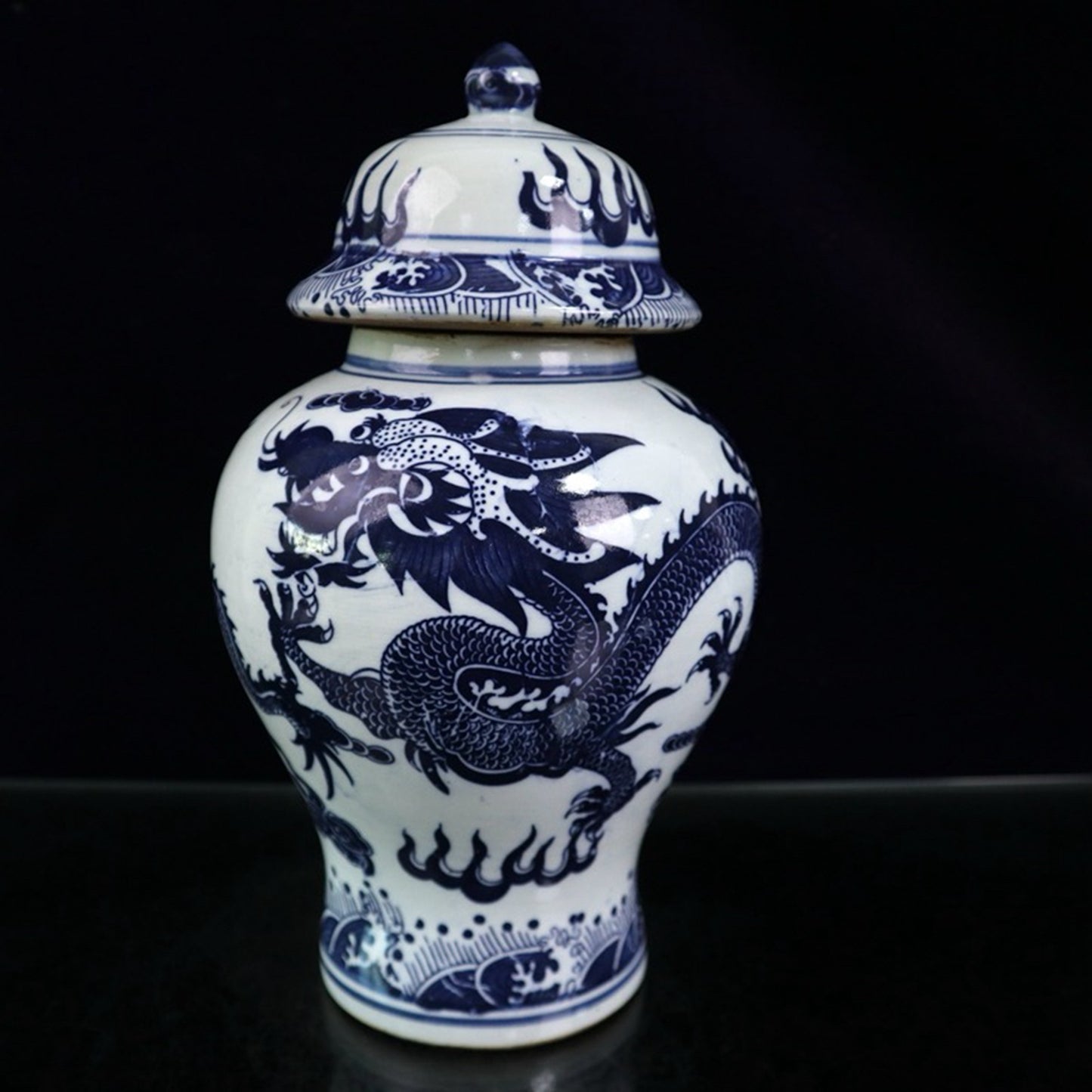 Ceramic blue and white dragon patterned general jar