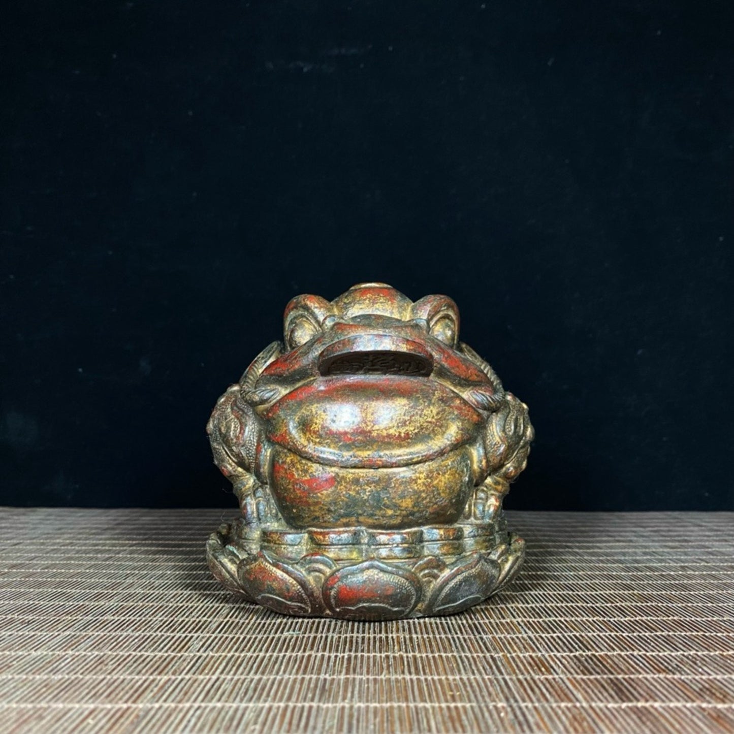 Old copper tire mud gold lotus seat golden toad