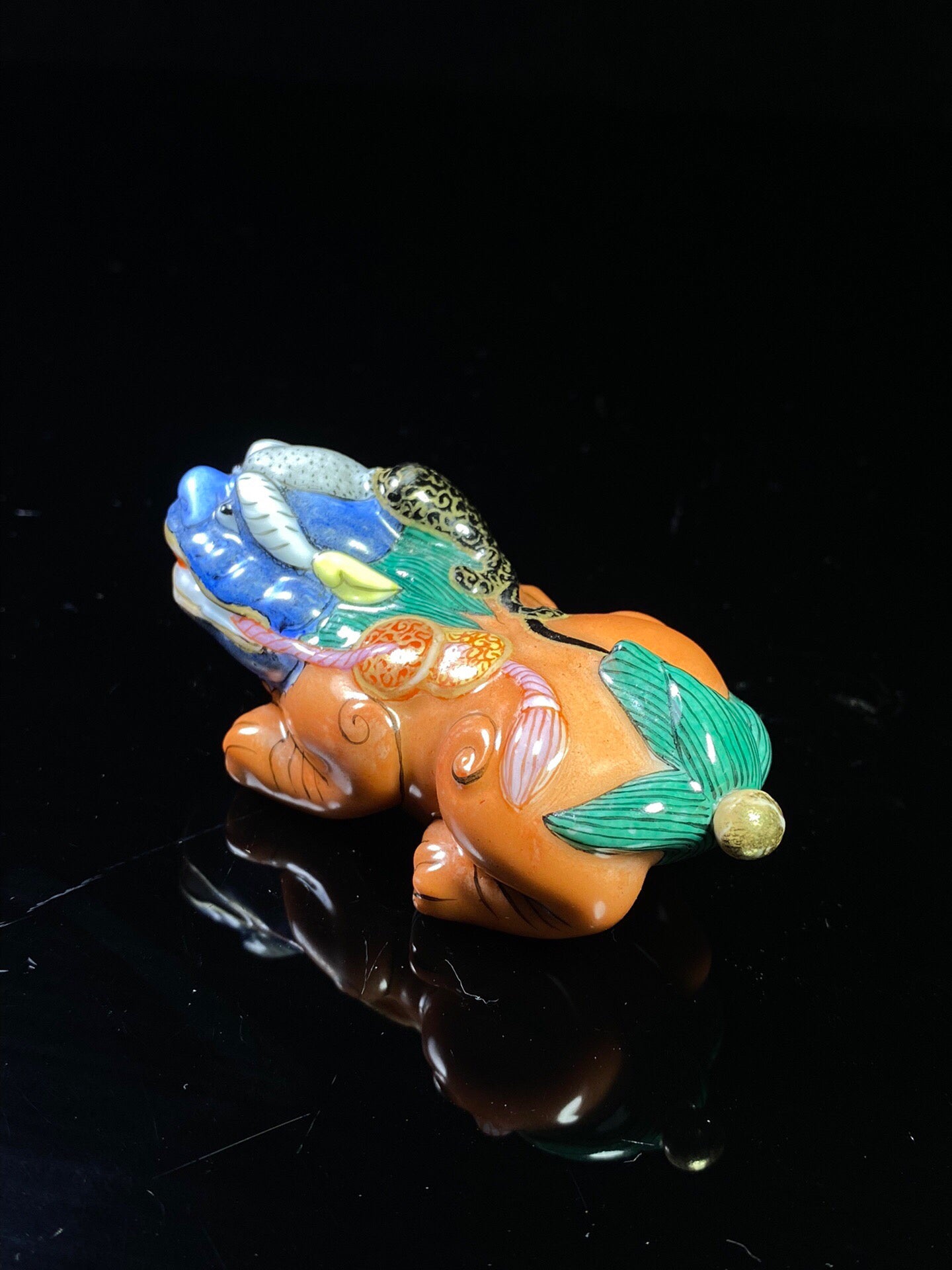 Chinese antique porcelain body painting enamel colored Pixiu shaped snuff bottle
