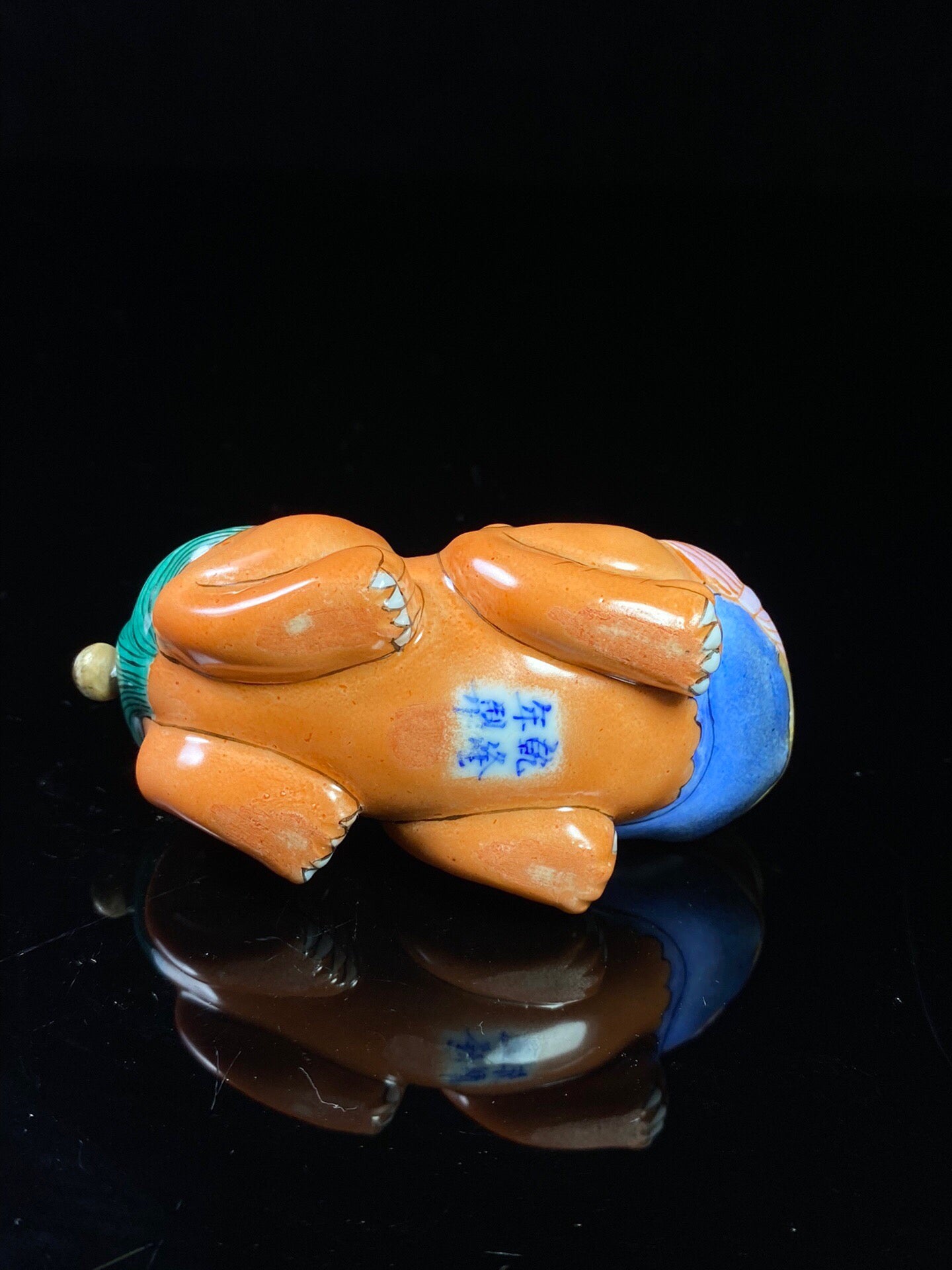 Chinese antique porcelain body painting enamel colored Pixiu shaped snuff bottle