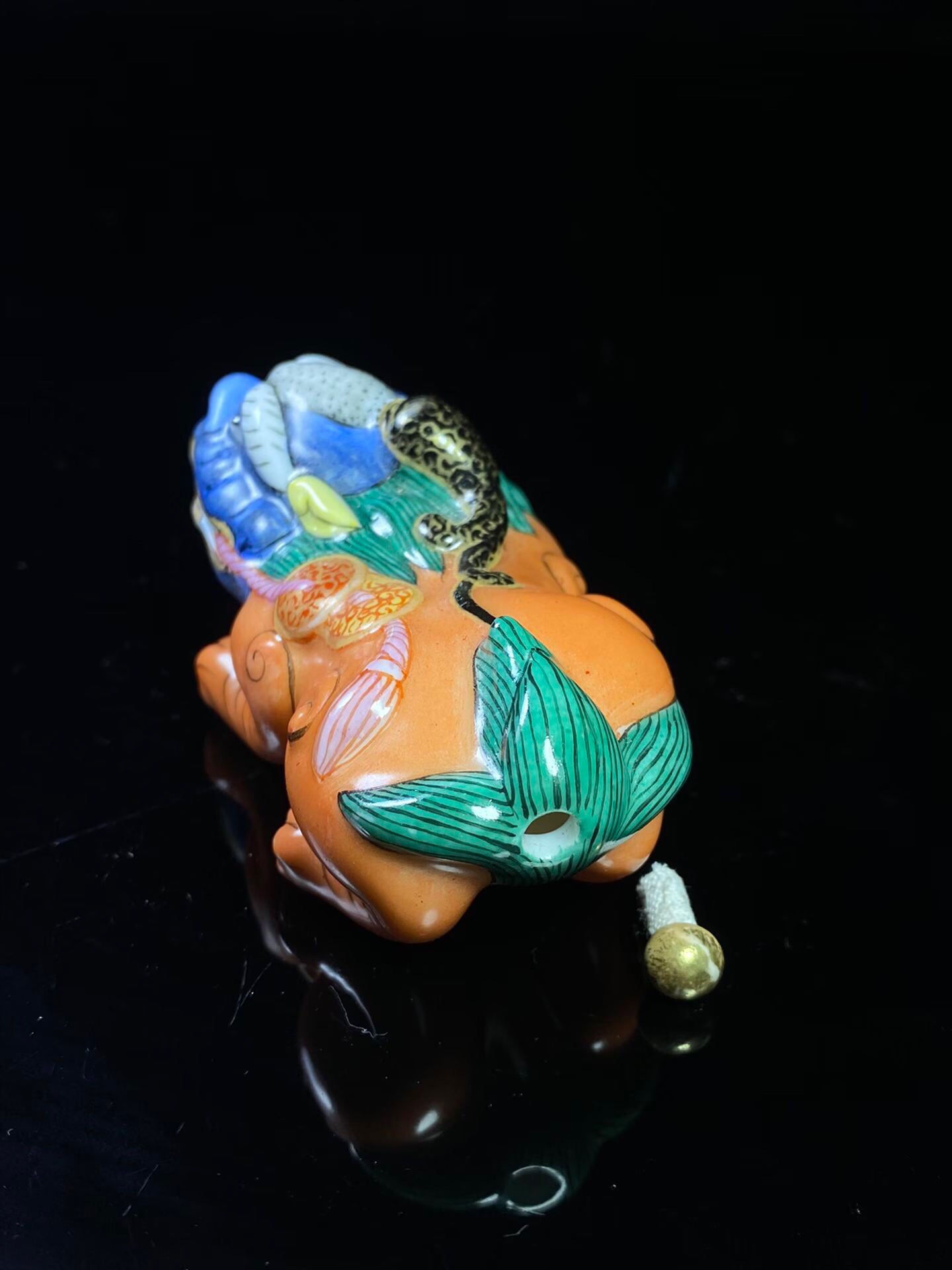 Chinese antique porcelain body painting enamel colored Pixiu shaped snuff bottle