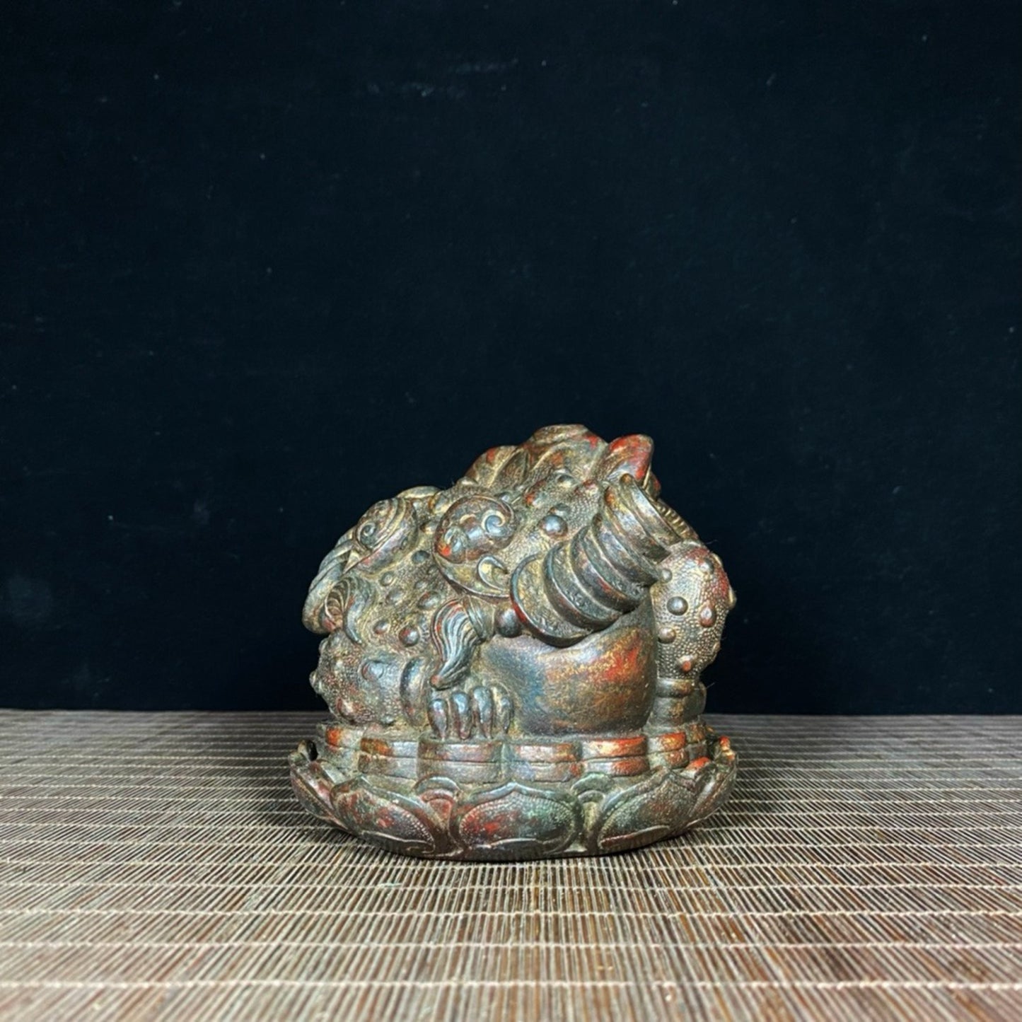 Old copper tire mud gold lotus seat golden toad