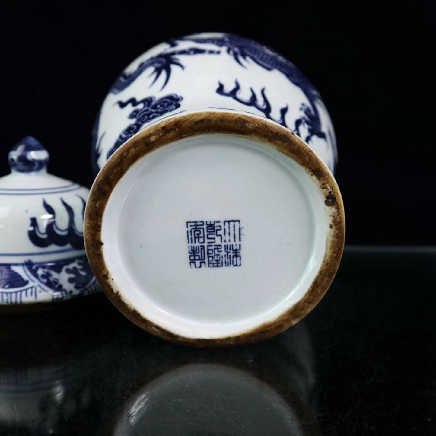 Ceramic blue and white dragon patterned general jar