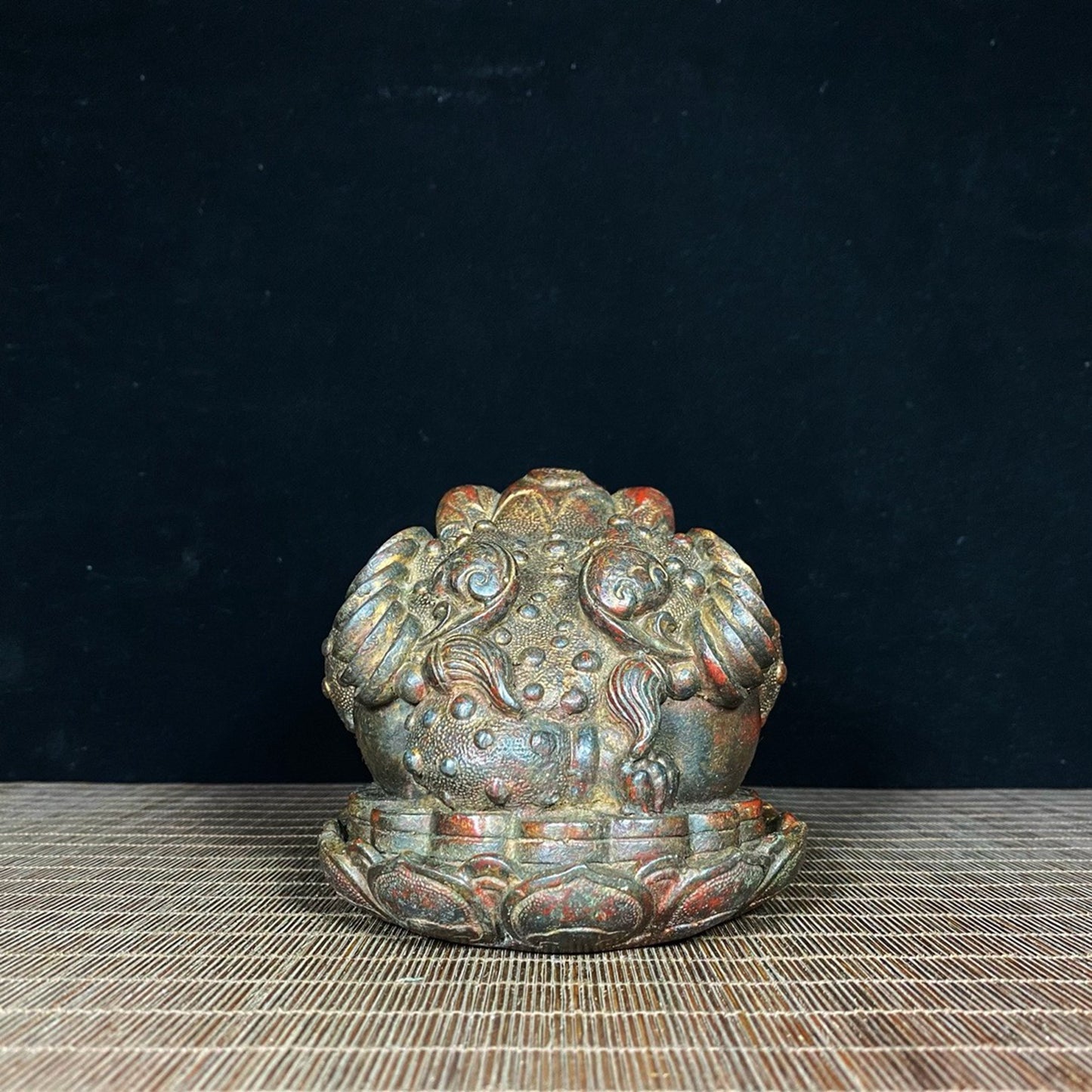 Old copper tire mud gold lotus seat golden toad