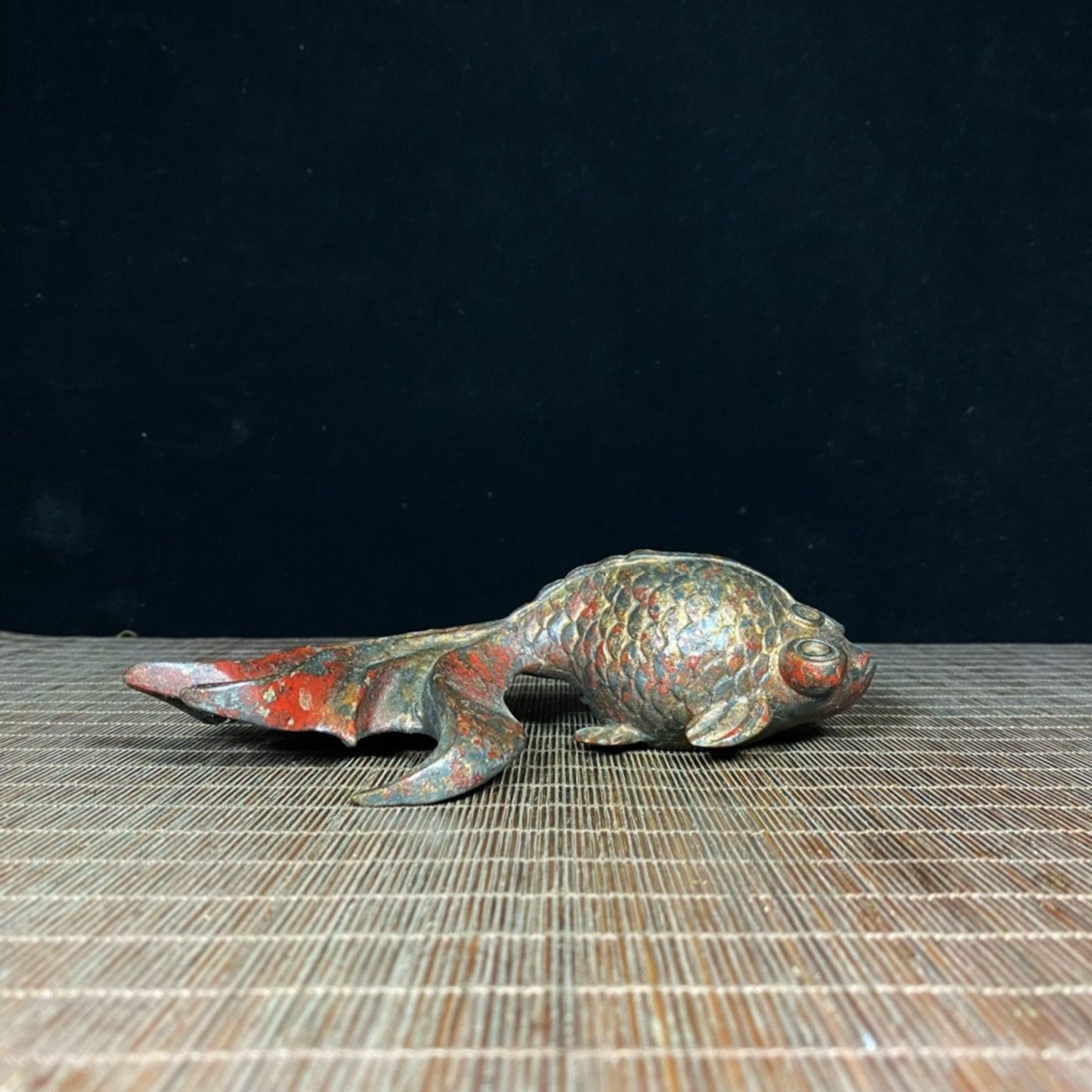 Old copper tire mud goldfish