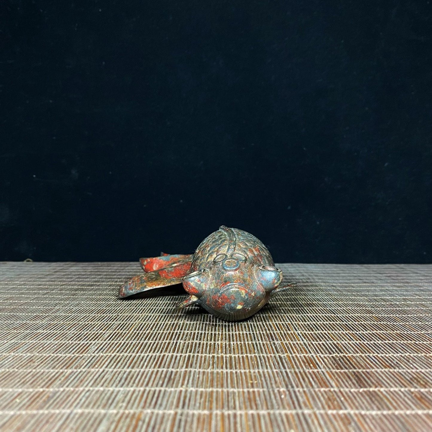 Old copper tire mud goldfish