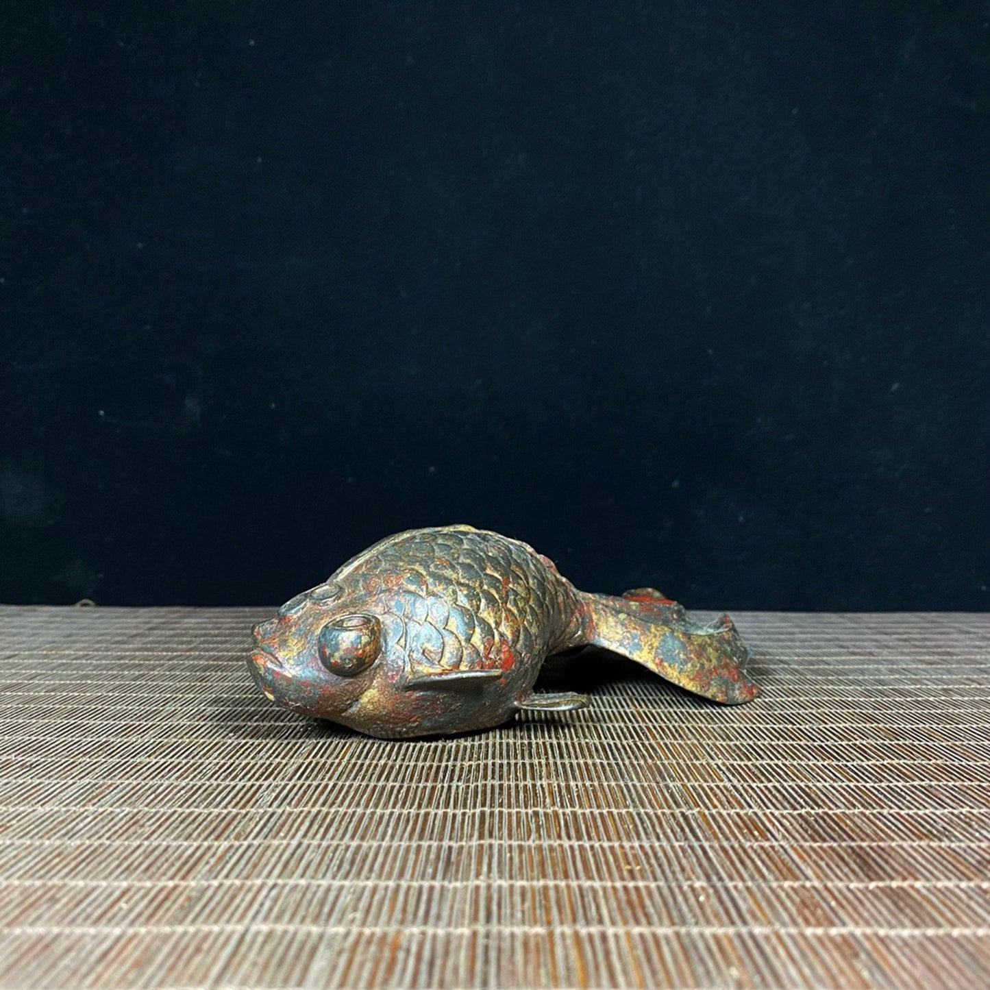 Old copper tire mud goldfish