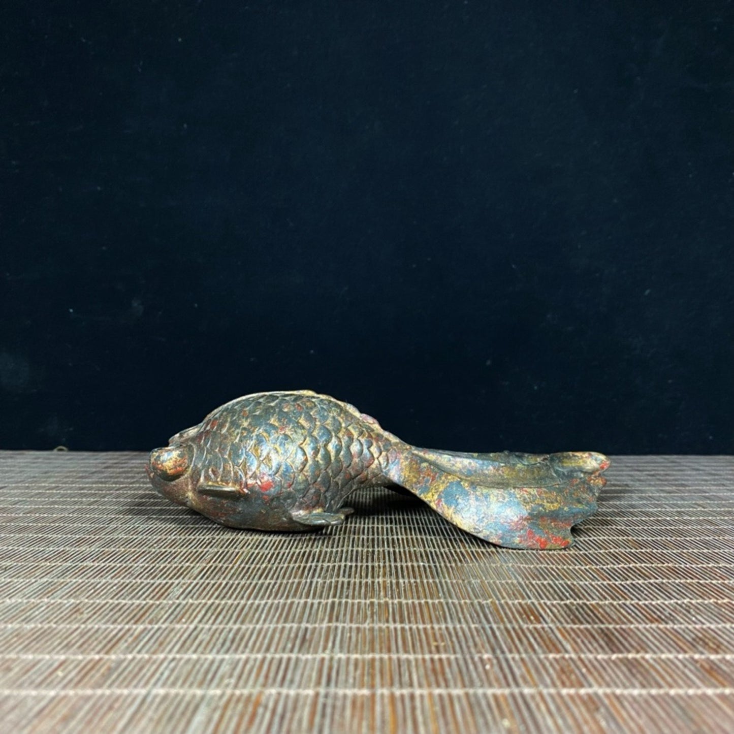 Old copper tire mud goldfish