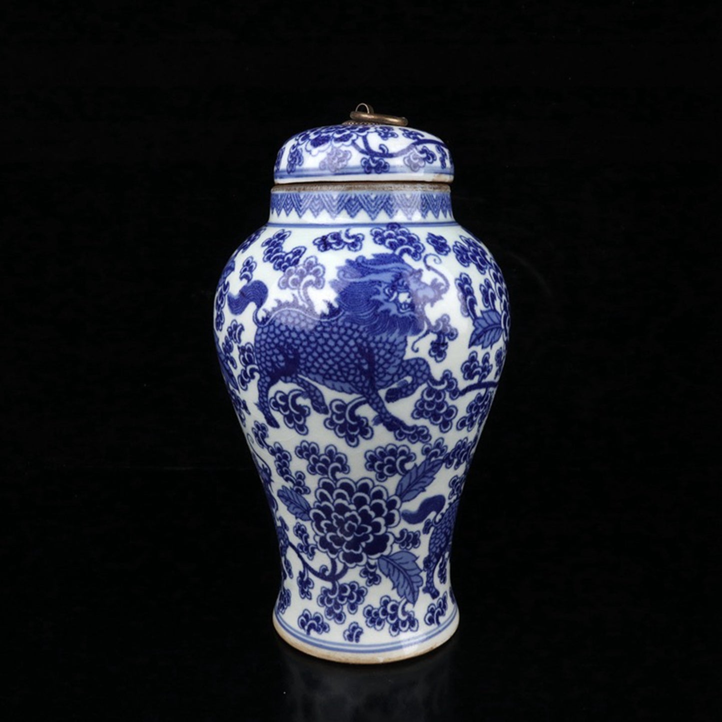 Ceramic blue and white Kirin patterned lid jar