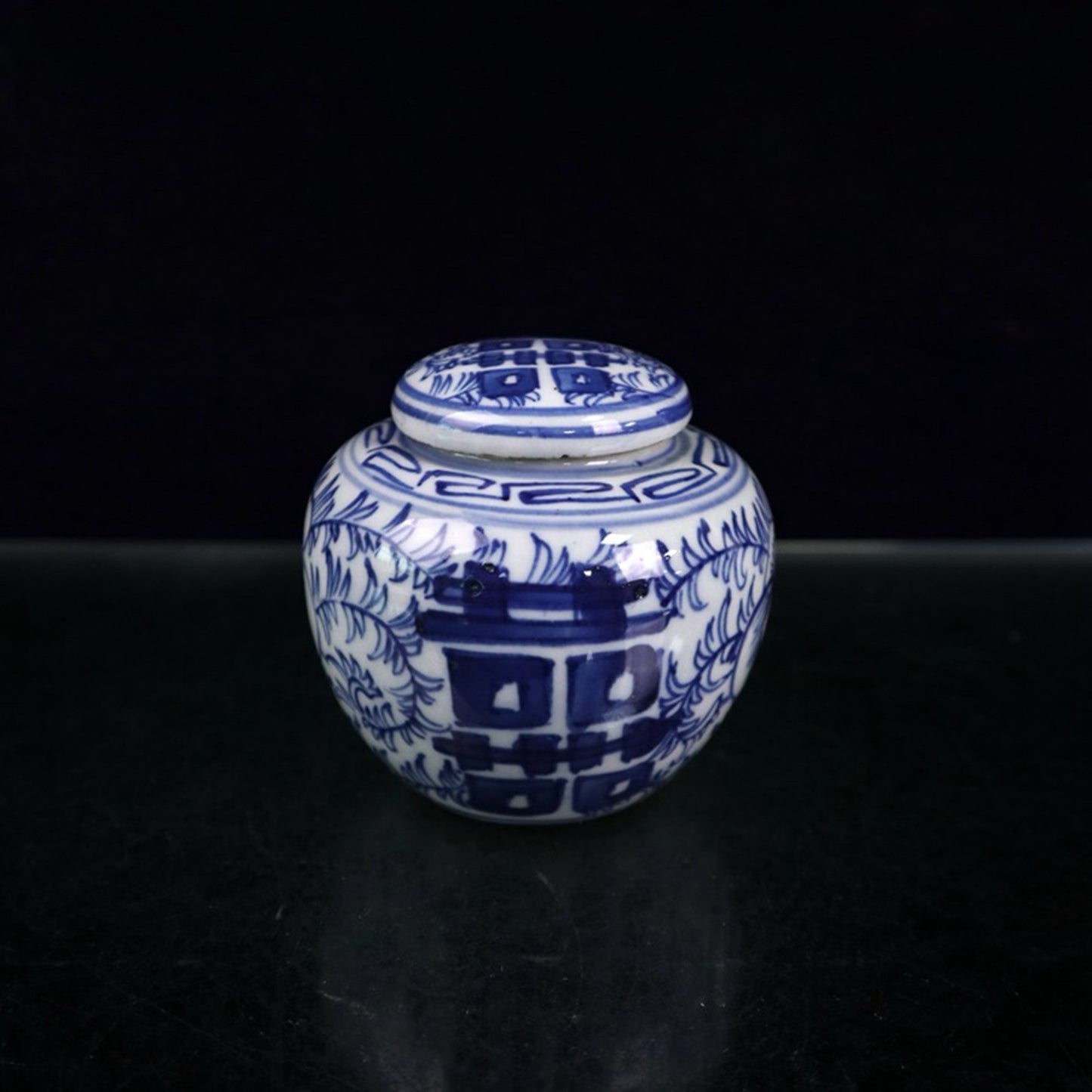 Ceramic blue and white double happiness entangled branch lotus patterned lid jar