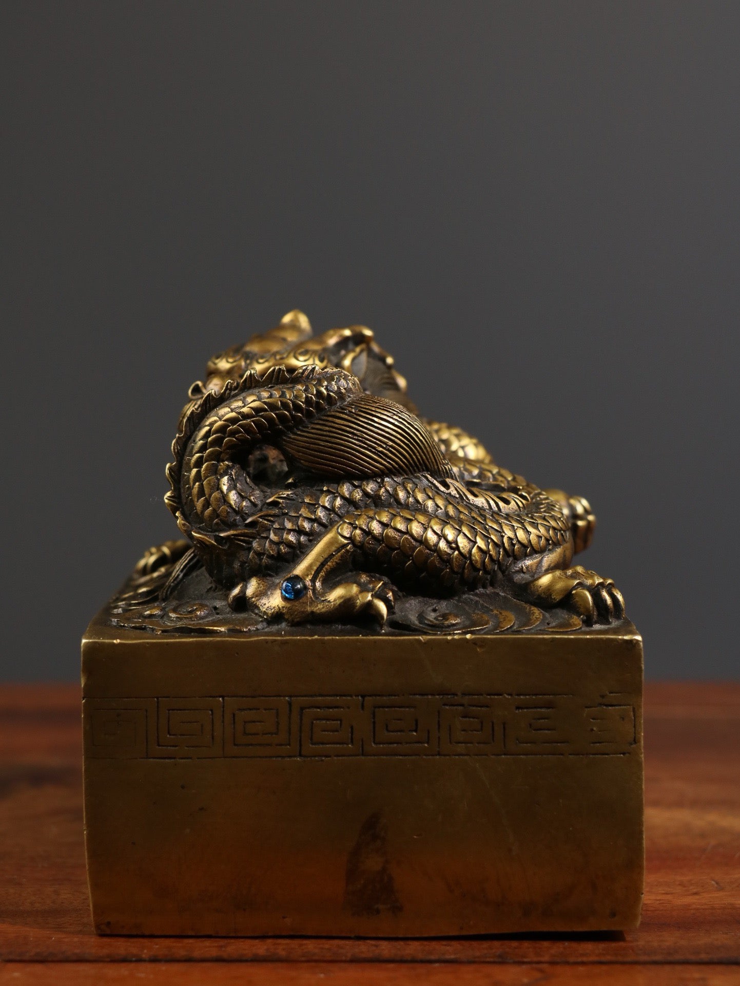 Pure copper inlaid gemstones [Divine Dragon Guardian]
