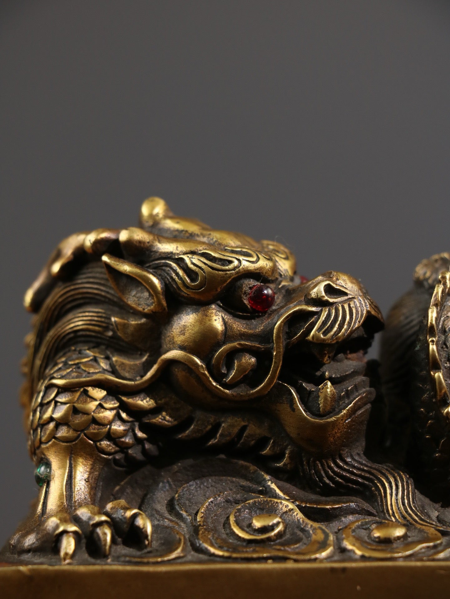 Pure copper inlaid gemstones [Divine Dragon Guardian]