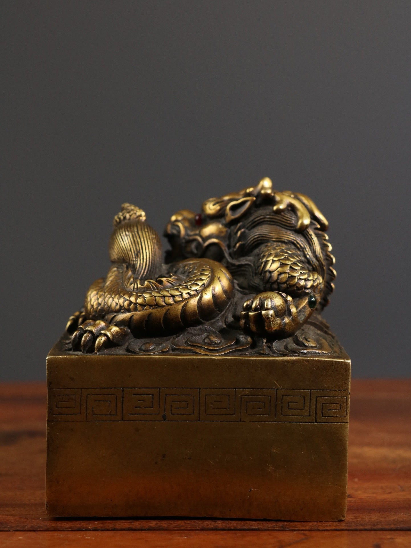 Pure copper inlaid gemstones [Divine Dragon Guardian]