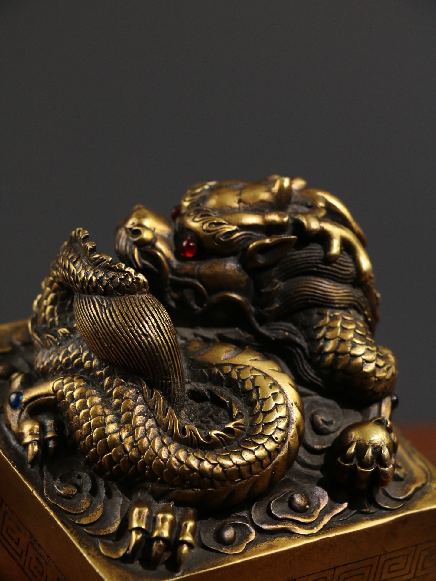 Pure copper inlaid gemstones [Divine Dragon Guardian]