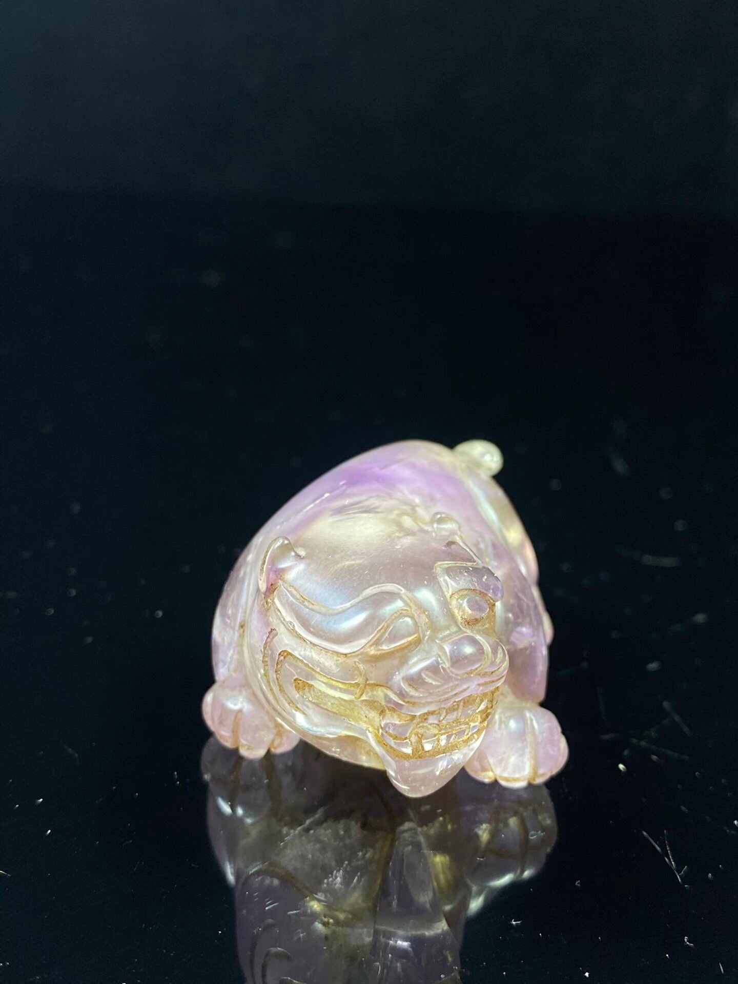 Chinese antique crystal horse shaped snuff bottle