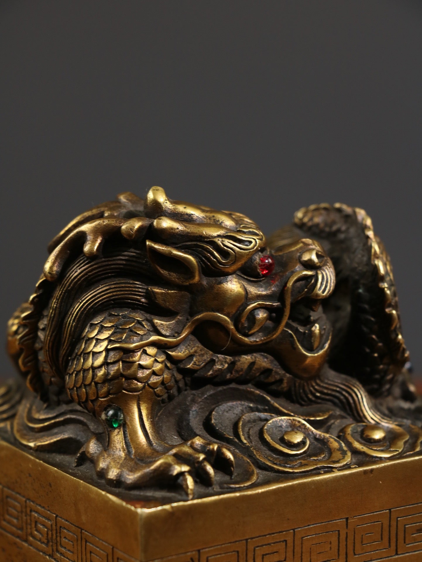 Pure copper inlaid gemstones [Divine Dragon Guardian]