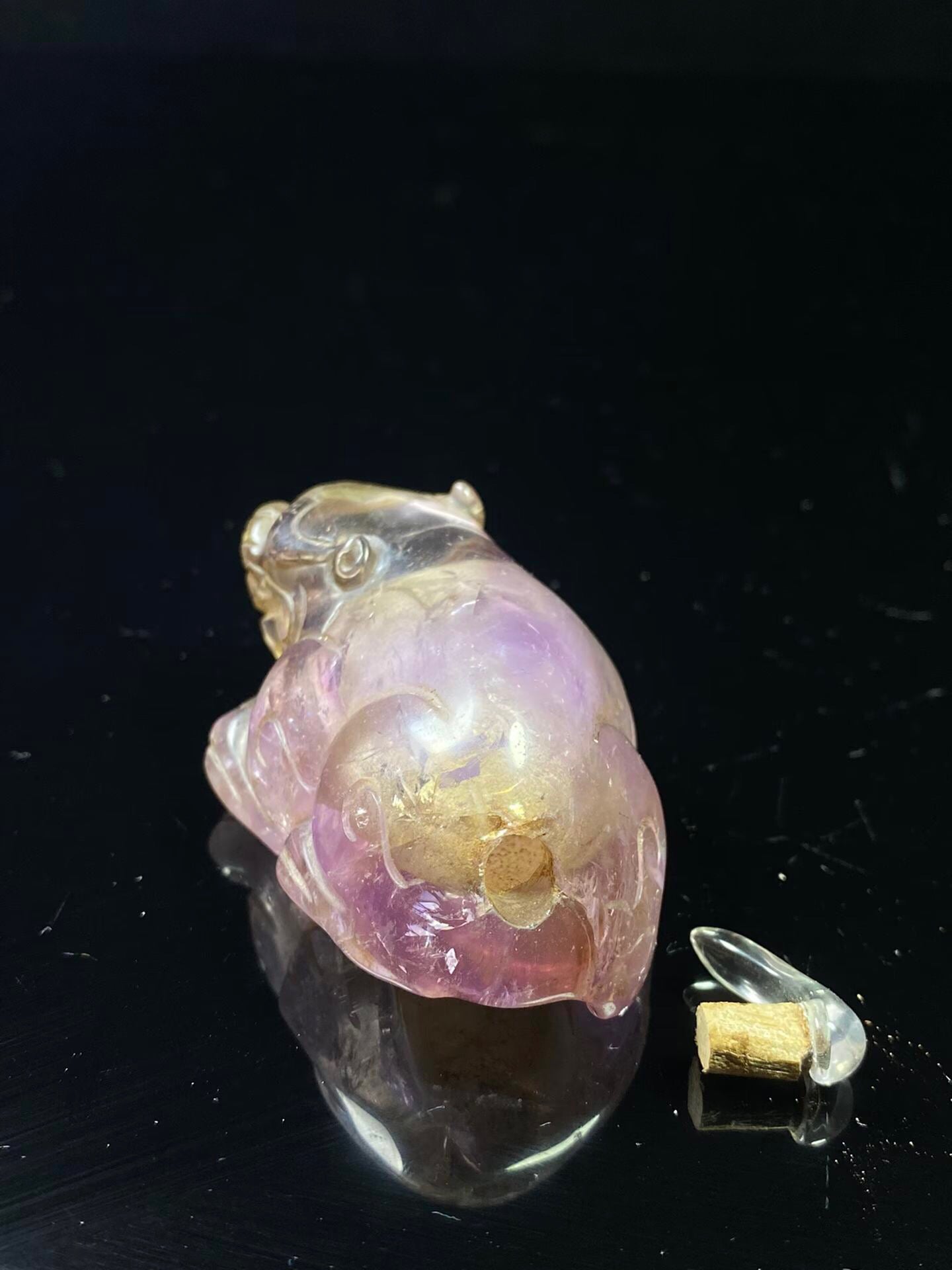 Chinese antique crystal horse shaped snuff bottle
