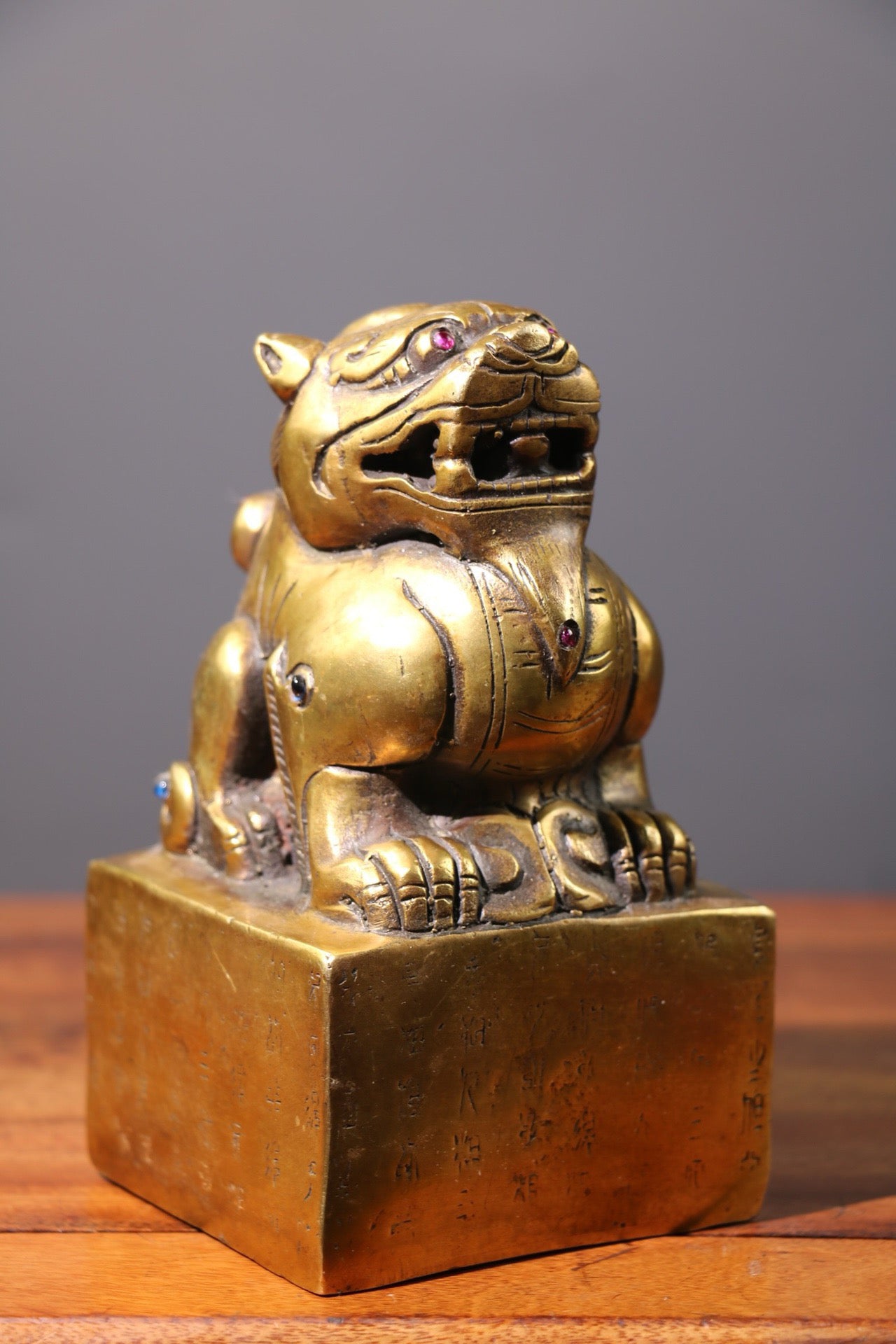 Old yellow copper inlaid gemstones [Prosperous Pixiu]