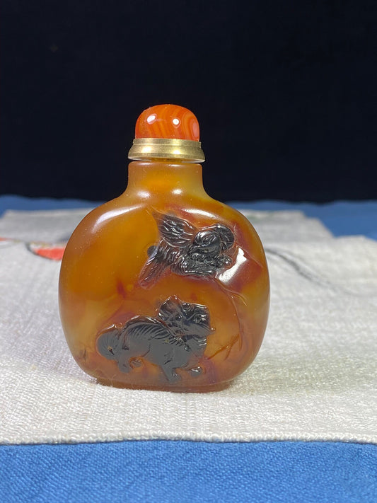 Chinese antique agate beautifully carved snuff bottle