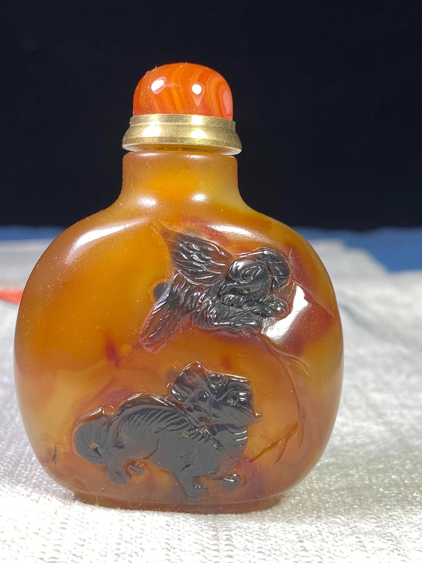 Chinese antique agate beautifully carved snuff bottle
