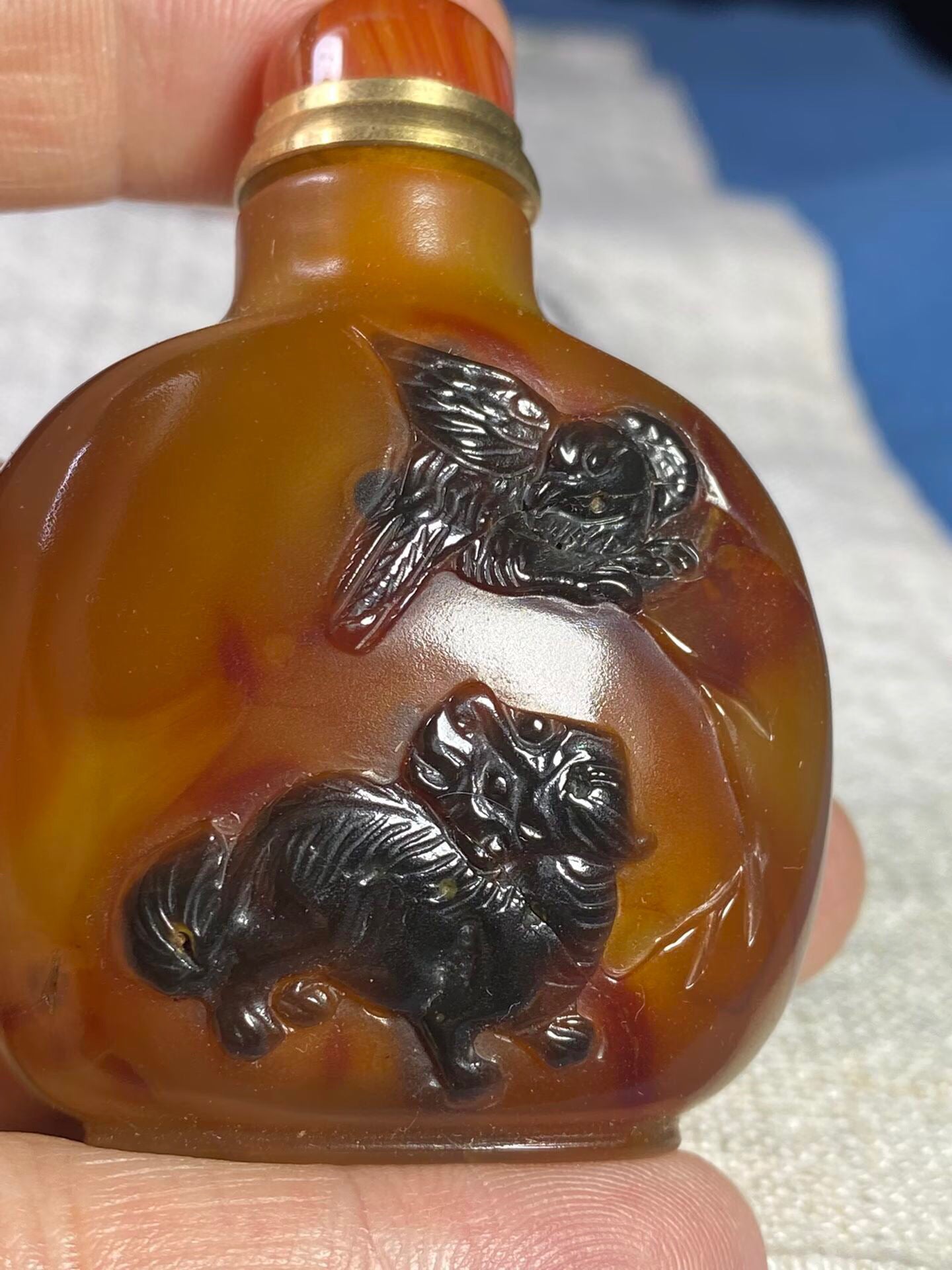 Chinese antique agate beautifully carved snuff bottle