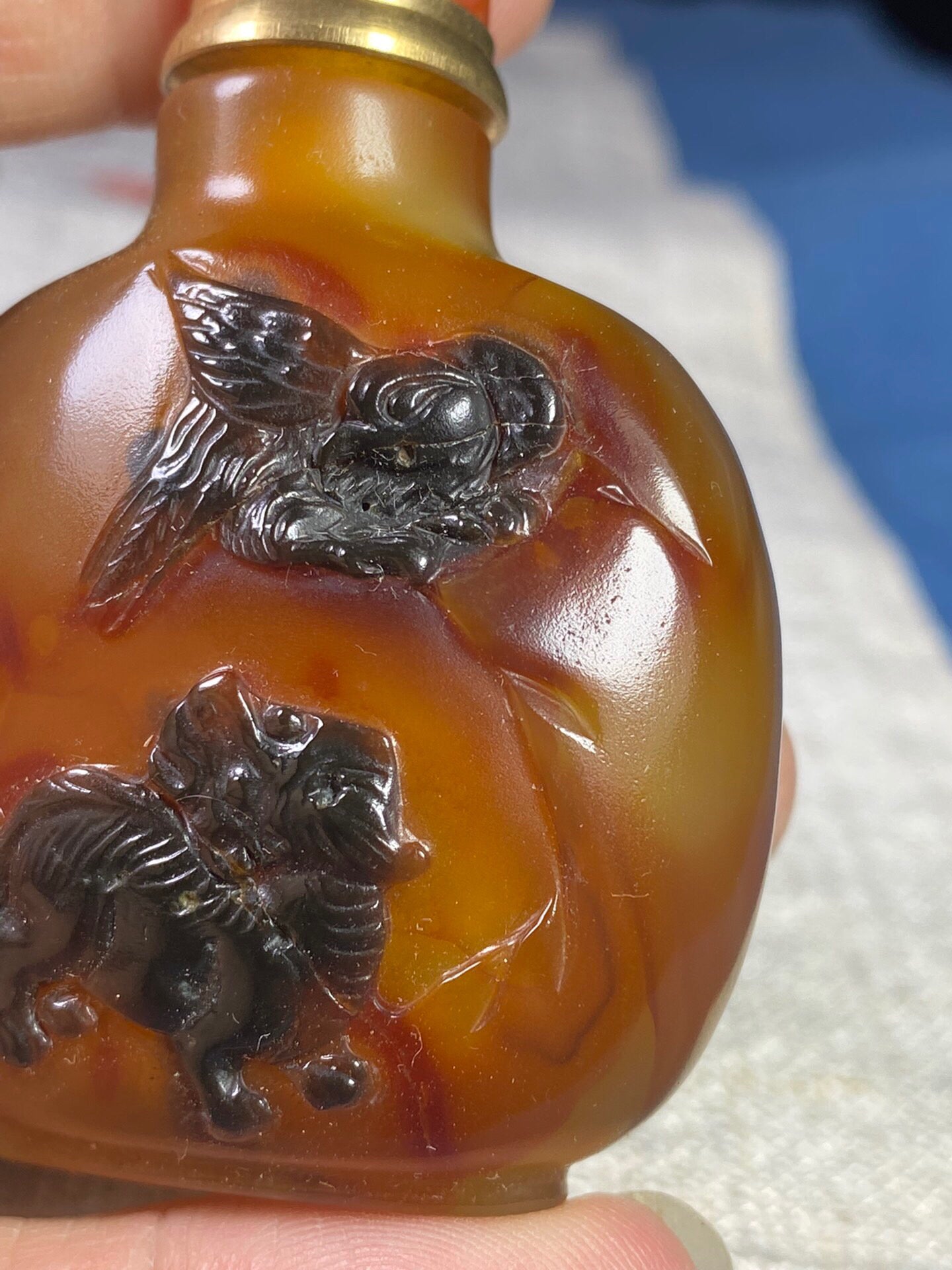 Chinese antique agate beautifully carved snuff bottle