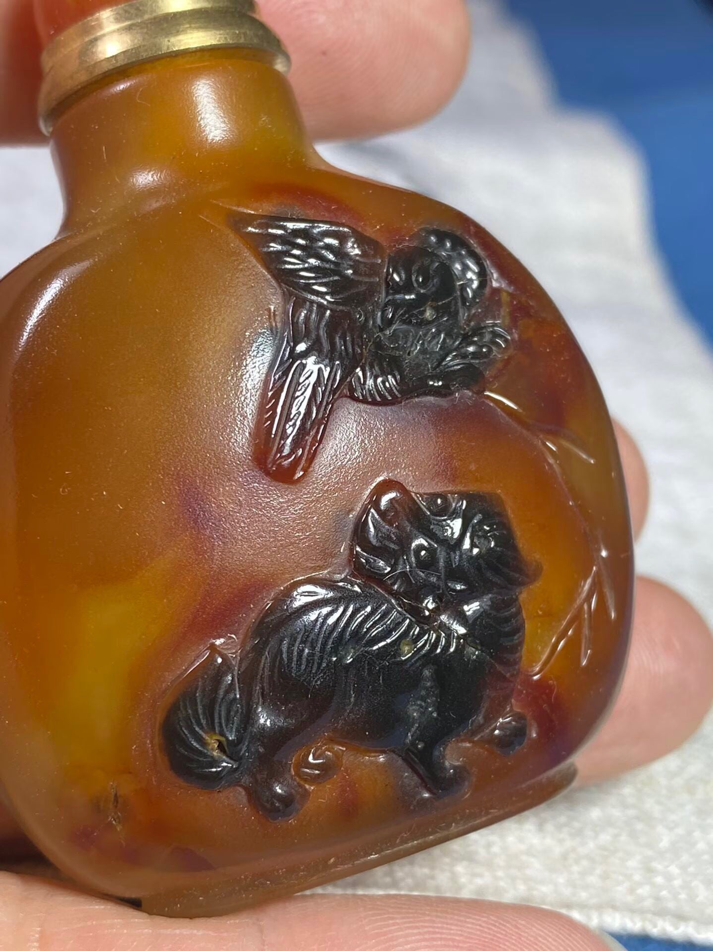 Chinese antique agate beautifully carved snuff bottle