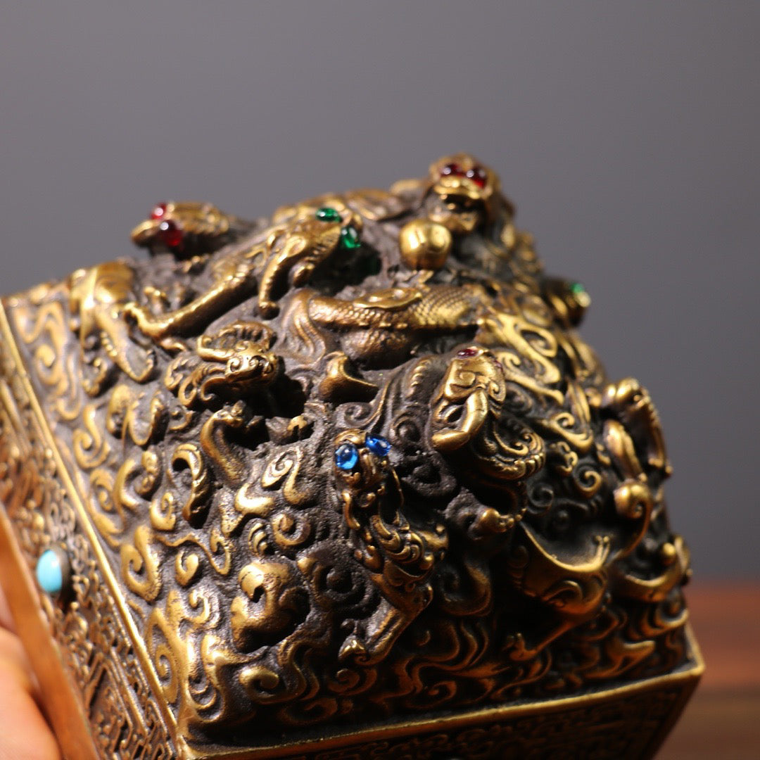 Old brass inlaid gemstones [Divine Dragon Guardian]