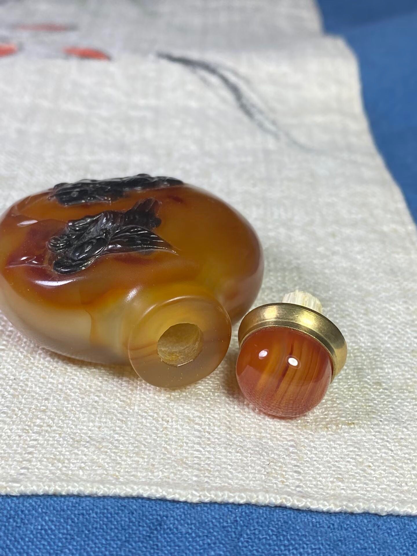 Chinese antique agate beautifully carved snuff bottle