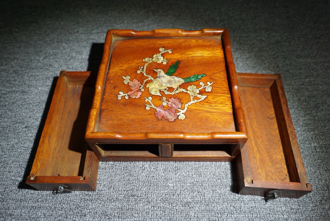 Hua Li Mu's happy eyebrows and small tea table