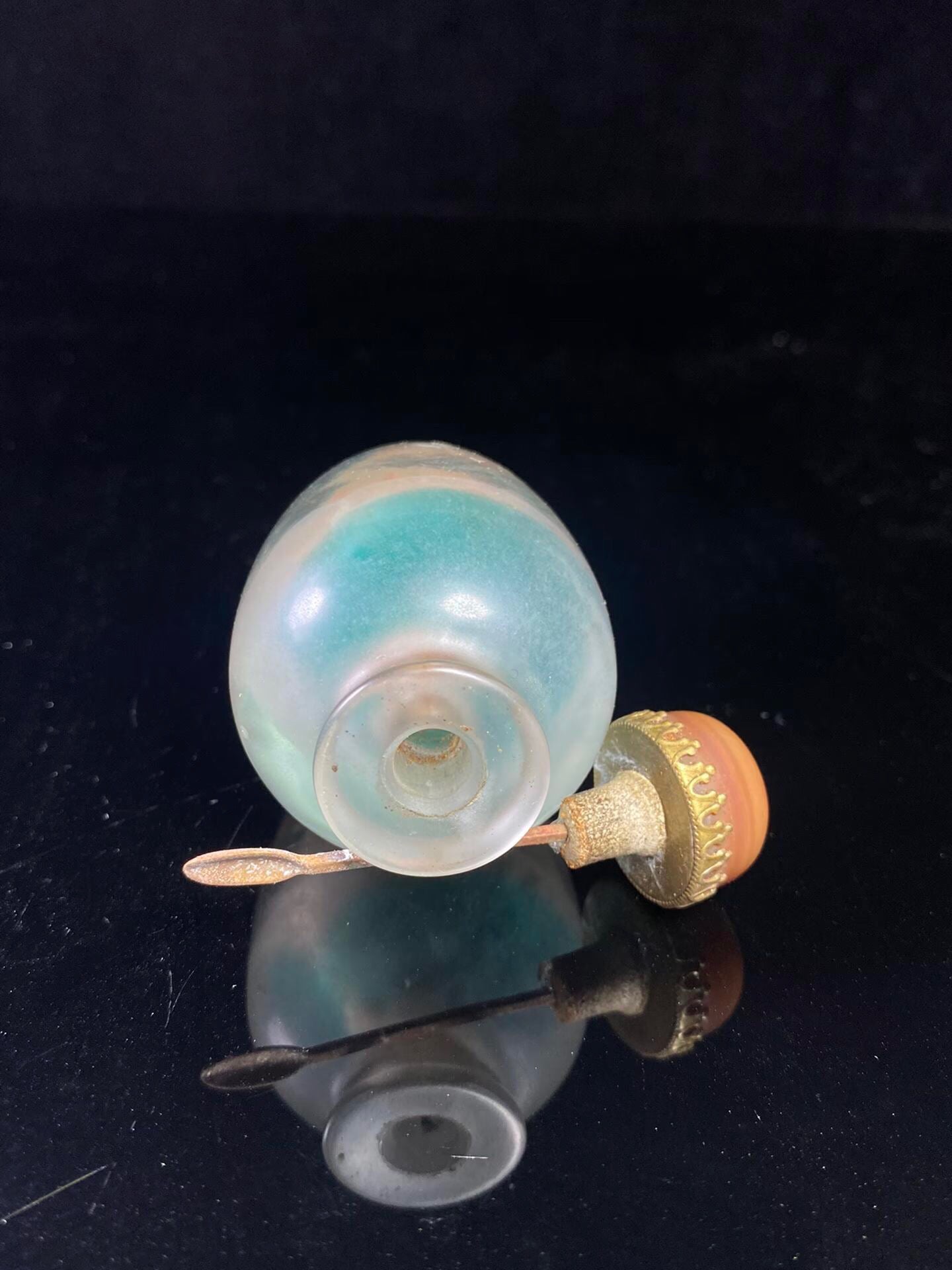 Chinese antique glass inner painted snuff bottle