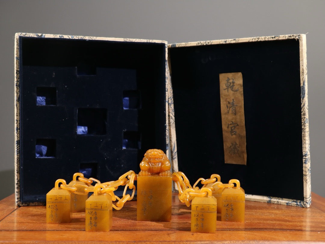 A set of Tian Huangshi Rui Beast Gu Long Seven Chain Medals