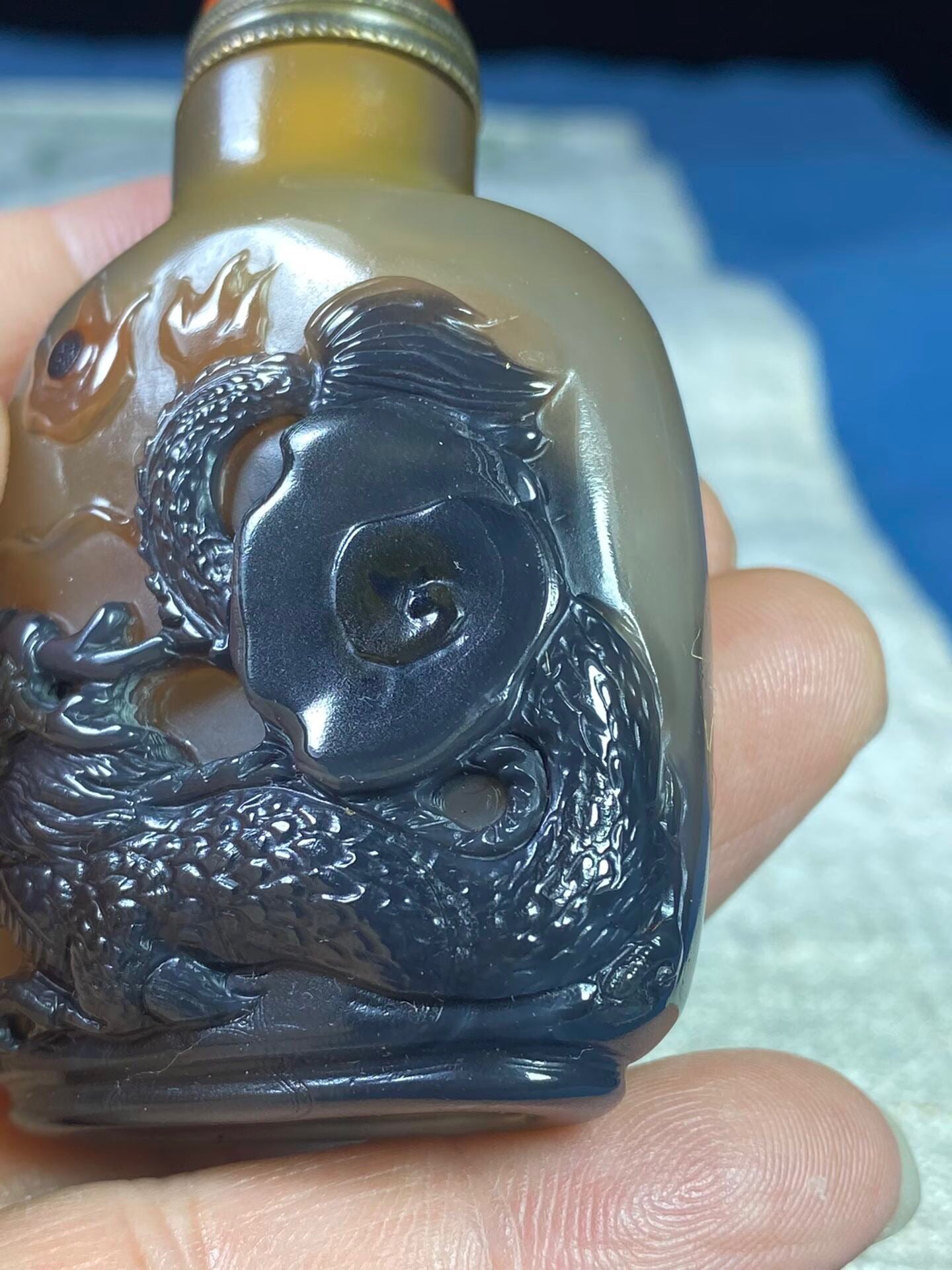 Chinese antique agate beautifully carved snuff bottle