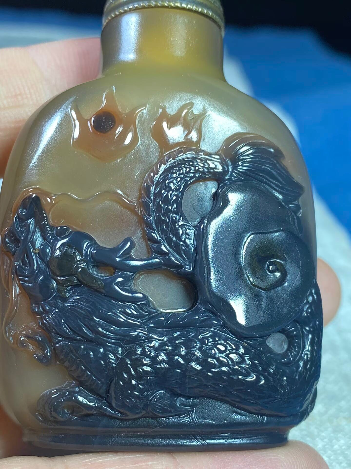 Chinese antique agate beautifully carved snuff bottle