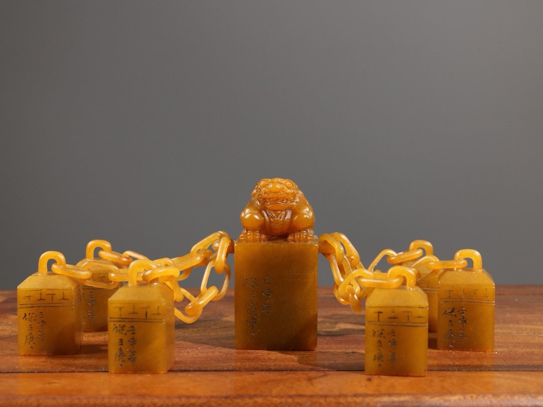 A set of Tian Huangshi Rui Beast Gu Long Seven Chain Medals