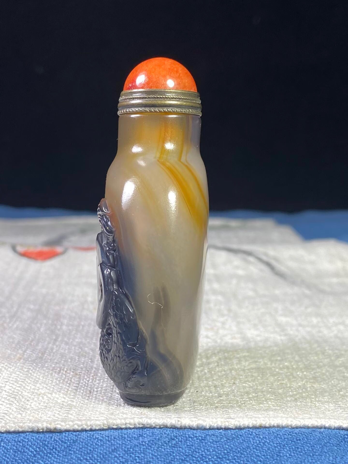 Chinese antique agate beautifully carved snuff bottle