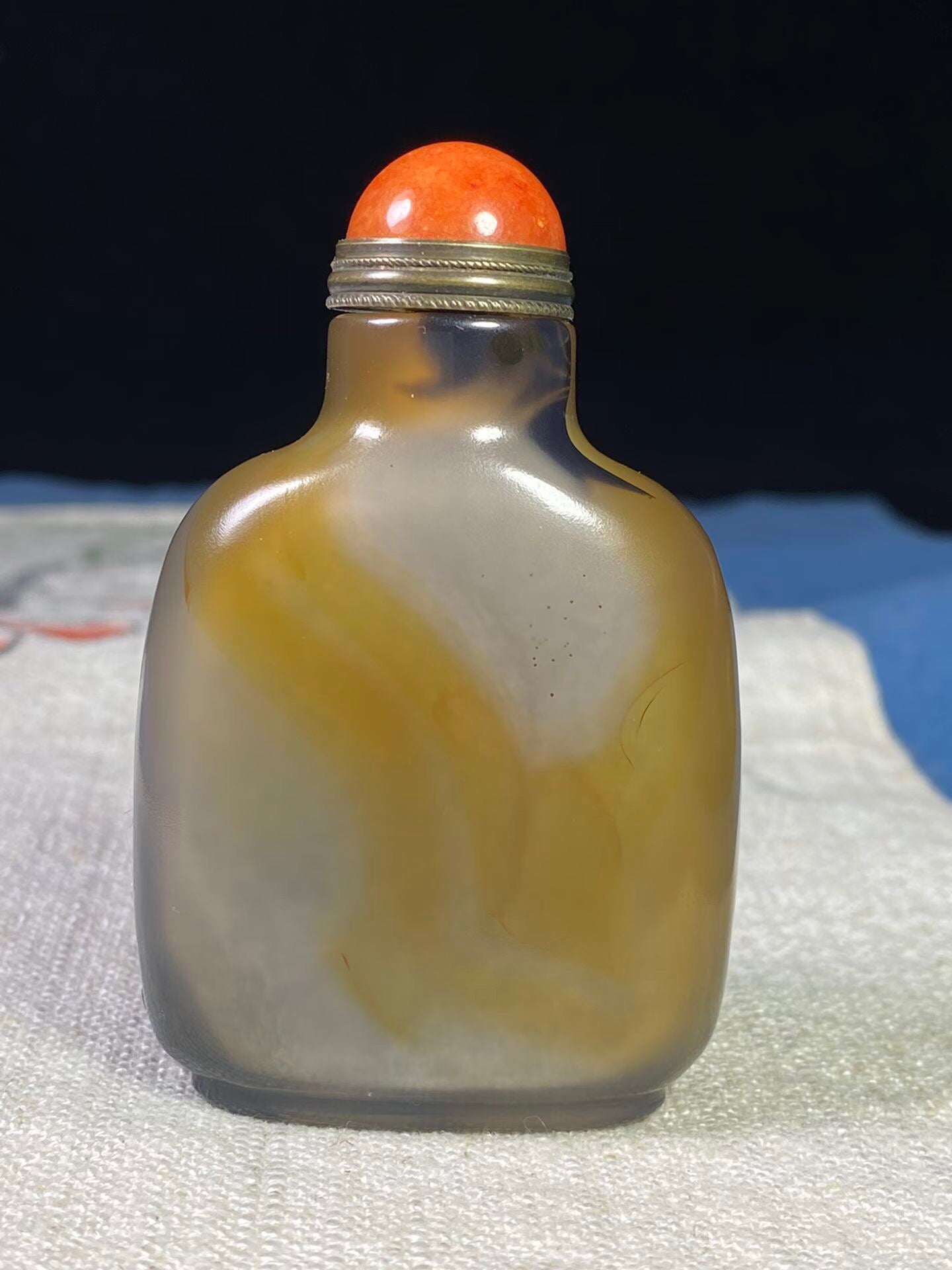 Chinese antique agate beautifully carved snuff bottle
